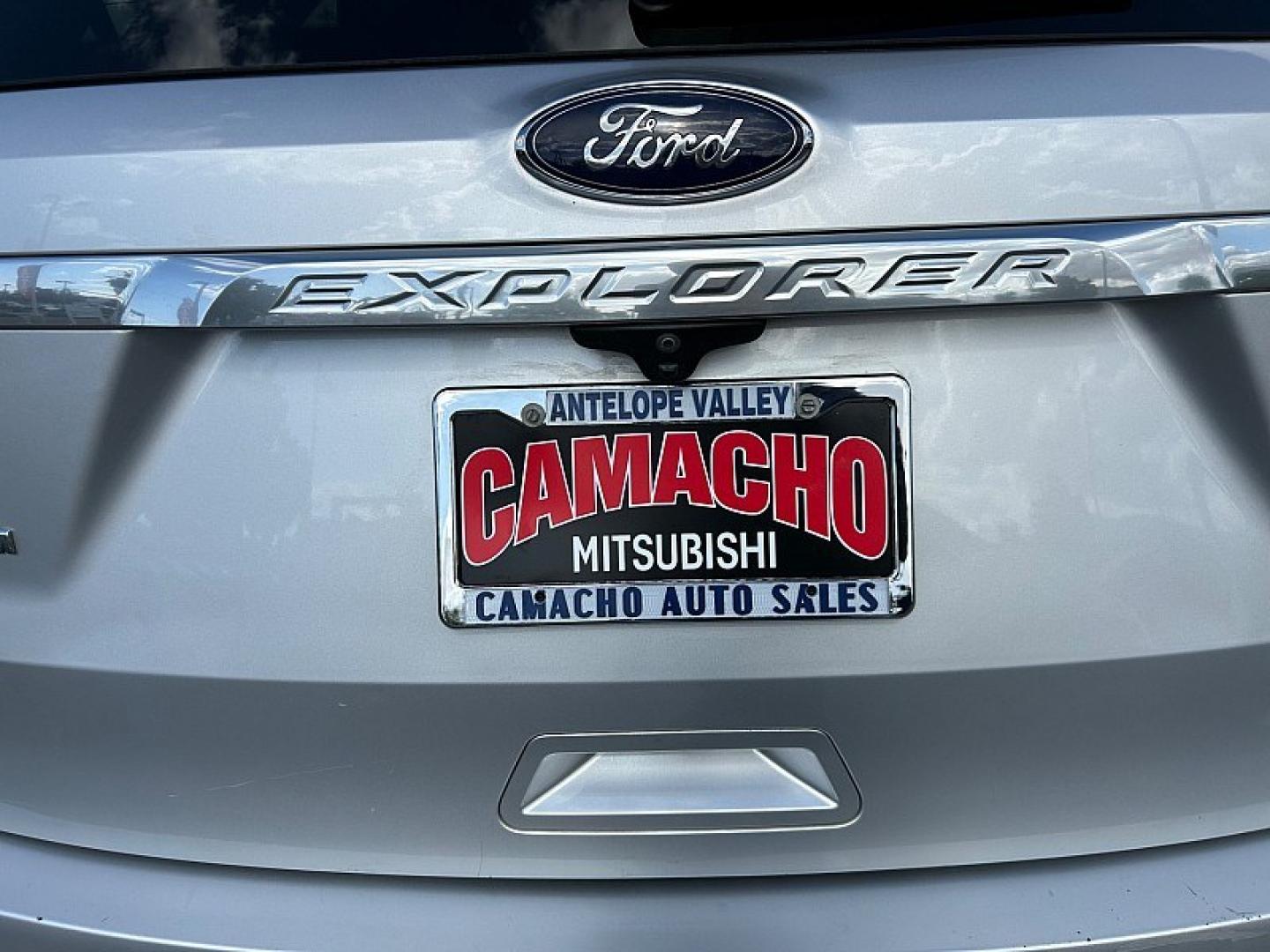 2017 SILVER Ford Explorer (1FM5K8HT2HG) with an V6 EcoBoost TT 3.5L engine, Auto 6-Spd SelectShift transmission, located at 412 Auto Vista Drive, Palmdale, 93551, (661) 945-0620, 34.592636, -118.136681- Photo#13