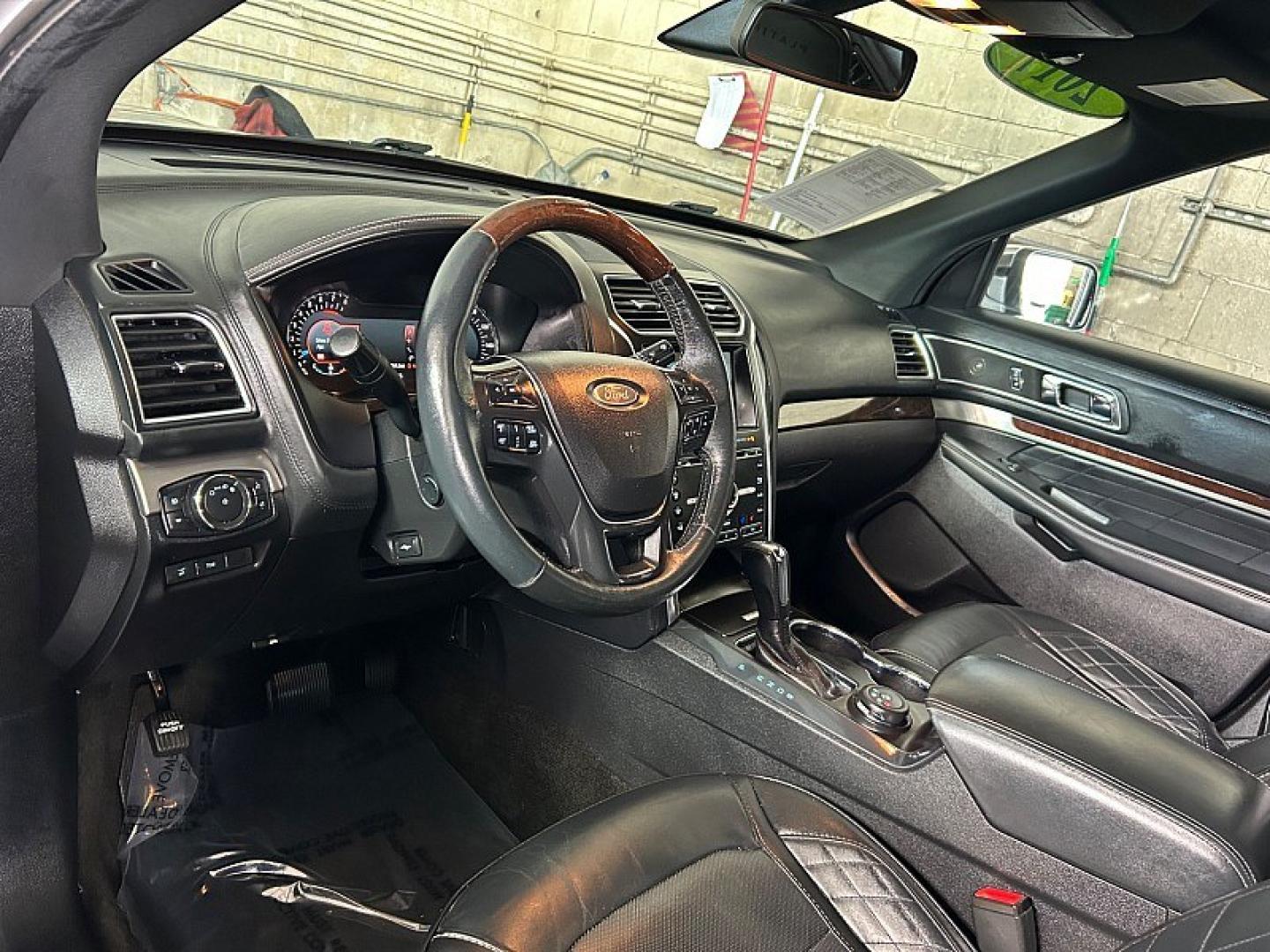 2017 SILVER Ford Explorer (1FM5K8HT2HG) with an V6 EcoBoost TT 3.5L engine, Auto 6-Spd SelectShift transmission, located at 412 Auto Vista Drive, Palmdale, 93551, (661) 945-0620, 34.592636, -118.136681- Photo#18