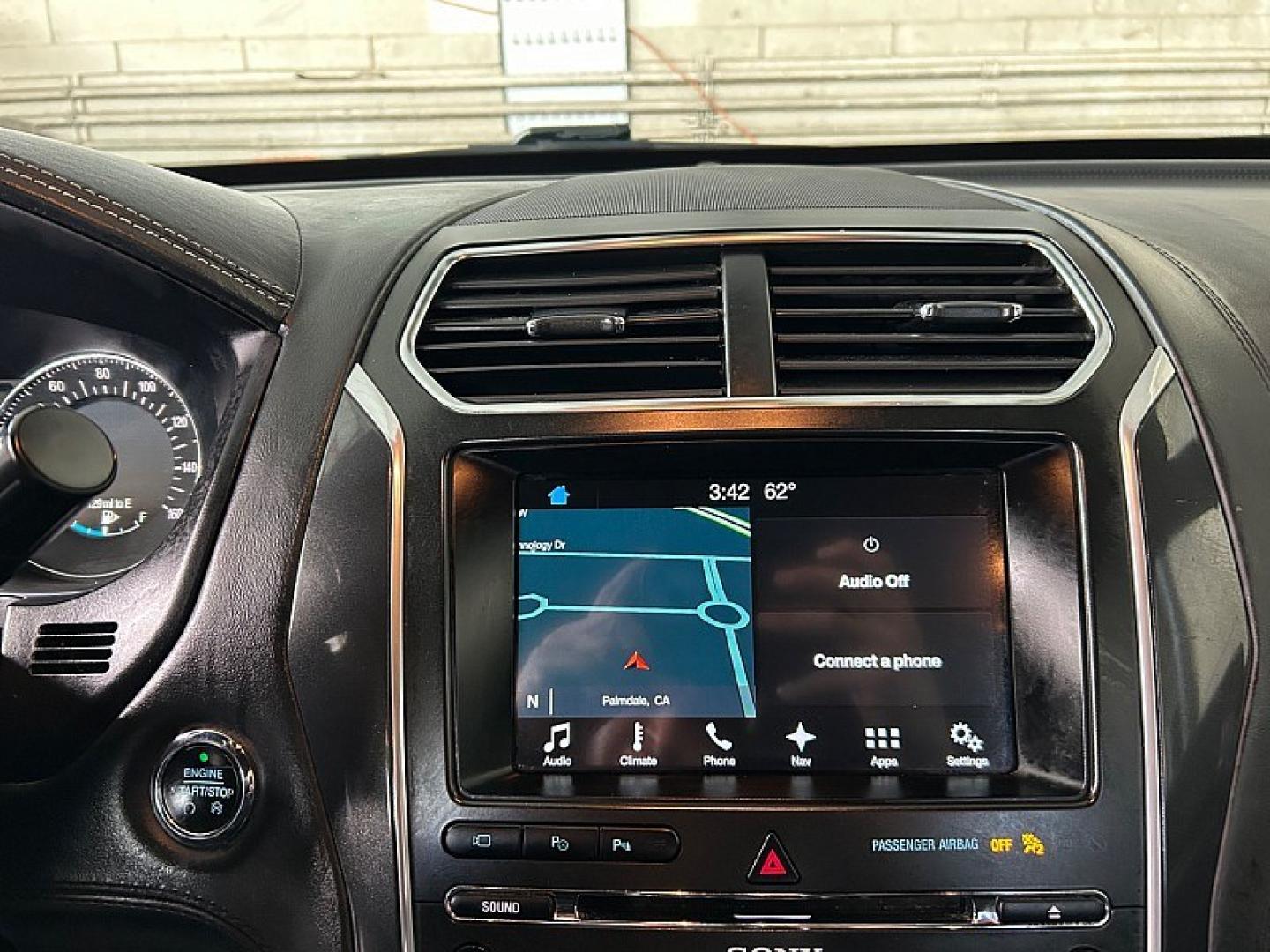 2017 SILVER Ford Explorer (1FM5K8HT2HG) with an V6 EcoBoost TT 3.5L engine, Auto 6-Spd SelectShift transmission, located at 412 Auto Vista Drive, Palmdale, 93551, (661) 945-0620, 34.592636, -118.136681- Photo#20