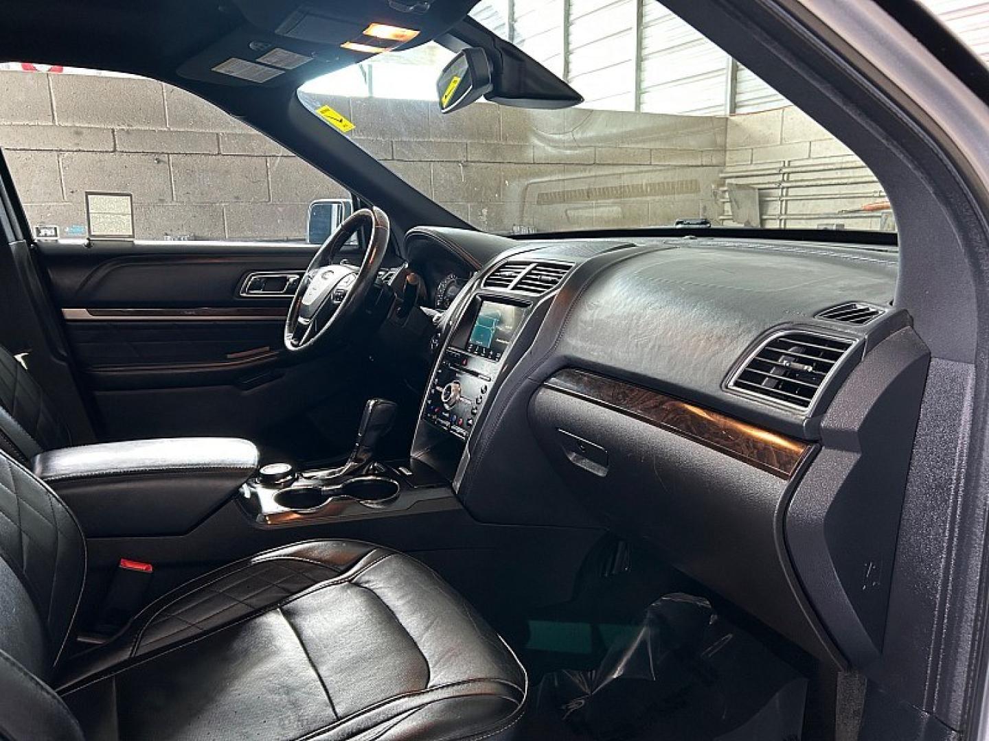 2017 SILVER Ford Explorer (1FM5K8HT2HG) with an V6 EcoBoost TT 3.5L engine, Auto 6-Spd SelectShift transmission, located at 412 Auto Vista Drive, Palmdale, 93551, (661) 945-0620, 34.592636, -118.136681- Photo#23