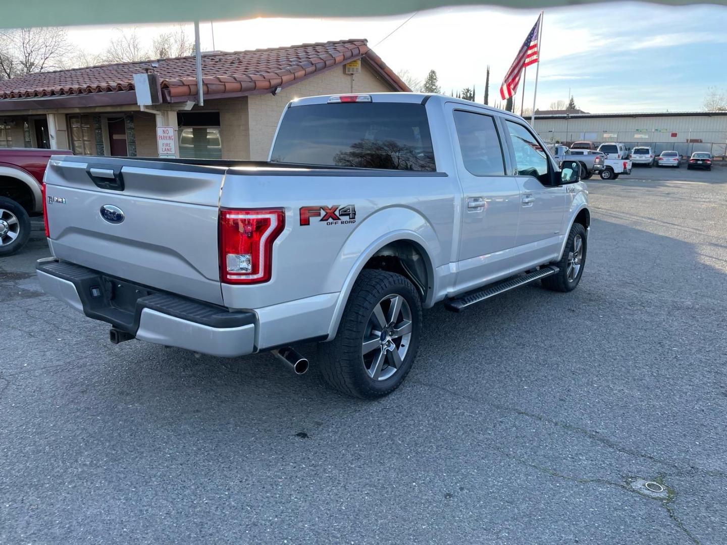 2017 Ingot Silver Ford F-150 XLT (1FTEW1EG1HK) with an 3.5L EcoBoost 3.5L Twin Turbo V6 375hp 470ft. lbs. Direct Injection engine, 10-Speed Shiftable Automatic transmission, located at 800 Riverside Ave, Roseville, CA, 95678, 916-773-4549 & Toll Free: 866-719-4393, 38.732265, -121.291039 - 4X4 FX4 SUPERCREW XLT ECOBOOST 3.5 TWIN TURBO ONE OWNER SERVICE RECORDS - Photo#3