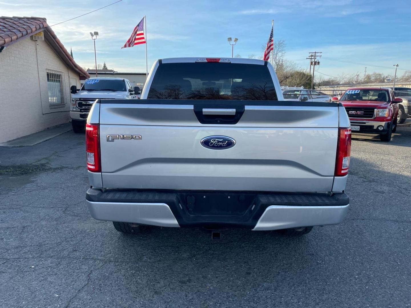 2017 Ingot Silver Ford F-150 XLT (1FTEW1EG1HK) with an 3.5L EcoBoost 3.5L Twin Turbo V6 375hp 470ft. lbs. Direct Injection engine, 10-Speed Shiftable Automatic transmission, located at 800 Riverside Ave, Roseville, CA, 95678, 916-773-4549 & Toll Free: 866-719-4393, 38.732265, -121.291039 - 4X4 FX4 SUPERCREW XLT ECOBOOST 3.5 TWIN TURBO ONE OWNER SERVICE RECORDS - Photo#8