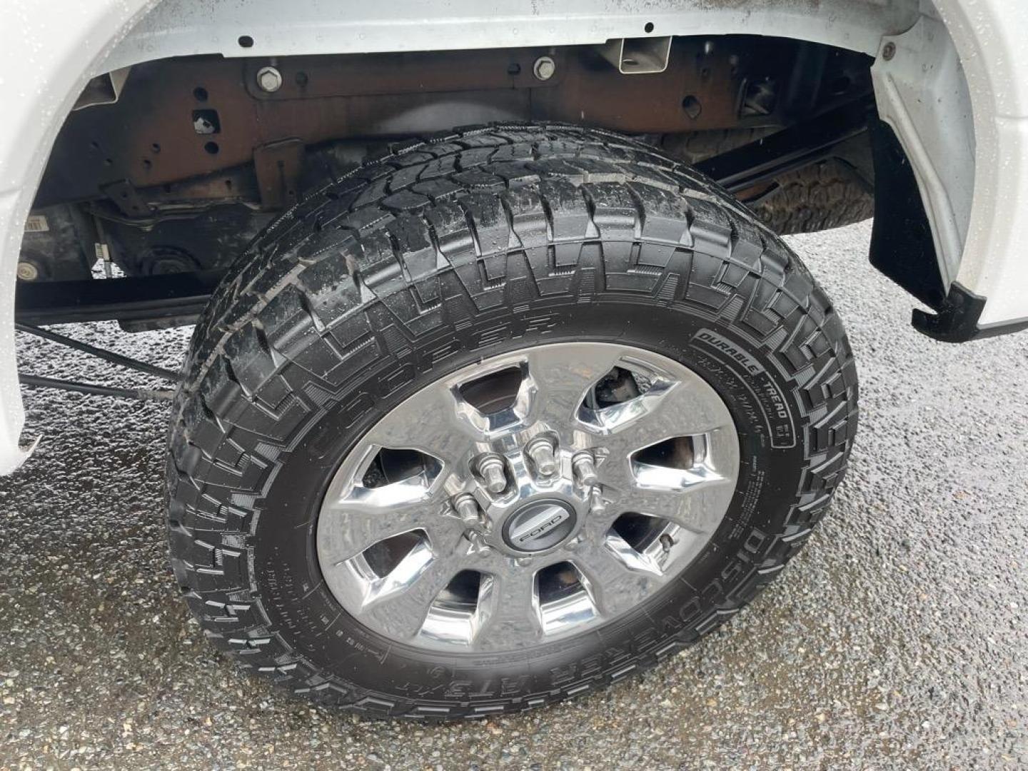 2017 Oxford White Ford F-250 Super Duty Lariat (1FT7W2BT8HE) with an 6.7L Power Stroke 6.7L Biodiesel Turbo V8 440hp 925ft. lbs. Common Rail Direct Injection engine, 6-Speed Shiftable Automatic transmission, located at 800 Riverside Ave, Roseville, CA, 95678, 916-773-4549 & Toll Free: 866-719-4393, 38.732265, -121.291039 - DIESEL CREW CAB 4X4 FX4 LARIAT TWIN PANEL MOON ROOF CLEAN CARFAX - Photo#7