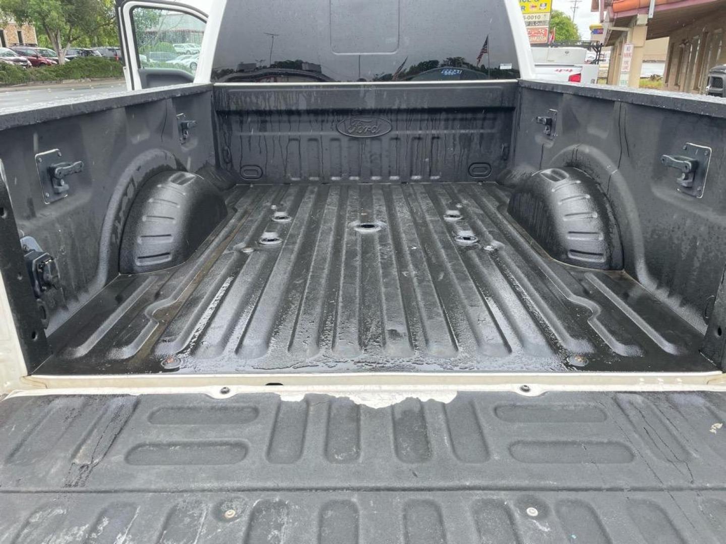 2017 Oxford White Ford F-250 Super Duty Lariat (1FT7W2BT8HE) with an 6.7L Power Stroke 6.7L Biodiesel Turbo V8 440hp 925ft. lbs. Common Rail Direct Injection engine, 6-Speed Shiftable Automatic transmission, located at 800 Riverside Ave, Roseville, CA, 95678, 916-773-4549 & Toll Free: 866-719-4393, 38.732265, -121.291039 - DIESEL CREW CAB 4X4 FX4 LARIAT TWIN PANEL MOON ROOF CLEAN CARFAX - Photo#10
