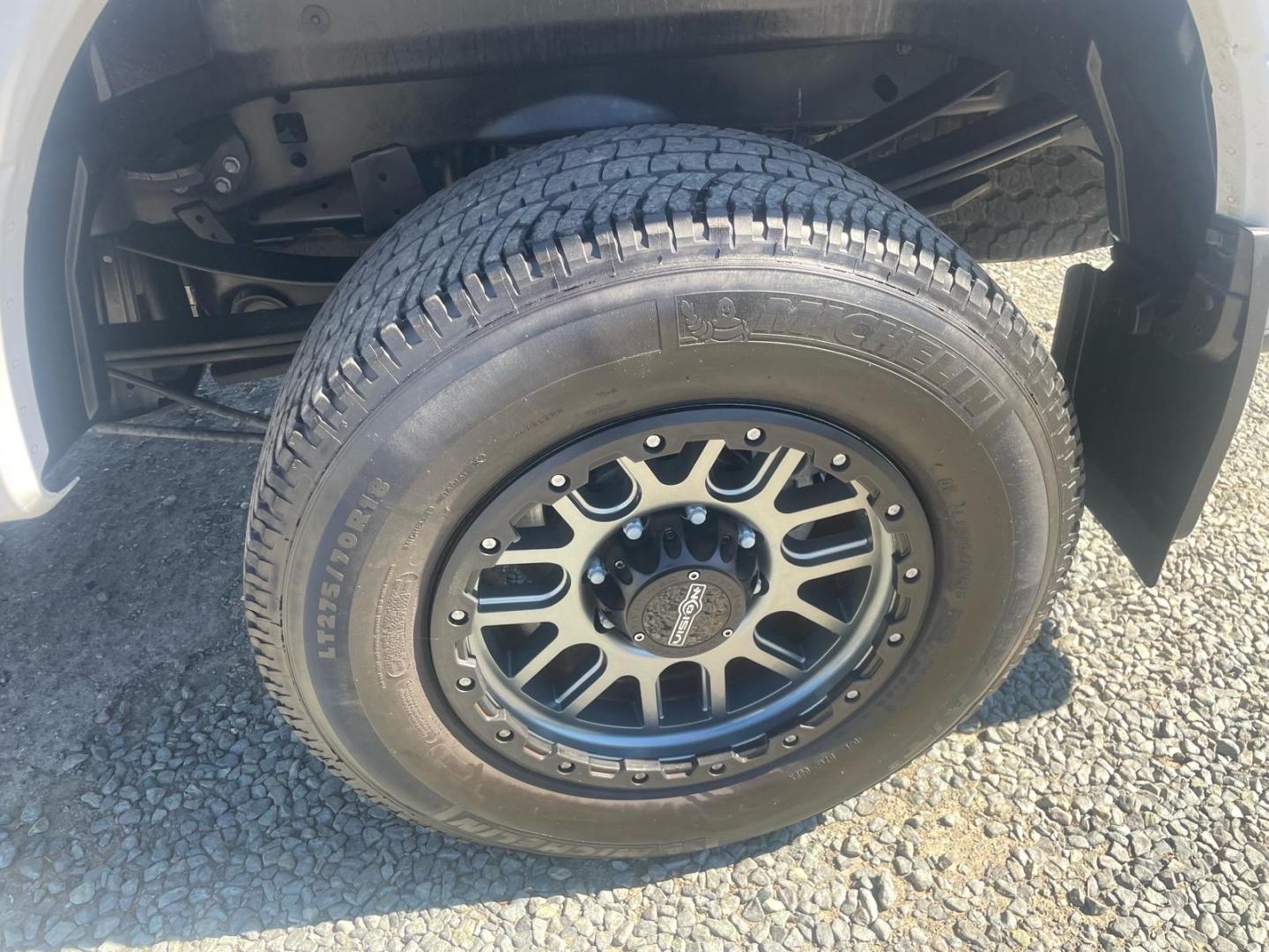 2017 Oxford White Ford F-250 Super Duty Lariat (1FT7W2BT0HE) with an 6.7L Power Stroke 6.7L Biodiesel Turbo V8 440hp 925ft. lbs. Common Rail Direct Injection engine, 6-Speed Shiftable Automatic transmission, located at 800 Riverside Ave, Roseville, CA, 95678, 916-773-4549 & Toll Free: 866-719-4393, 38.732265, -121.291039 - Photo#6