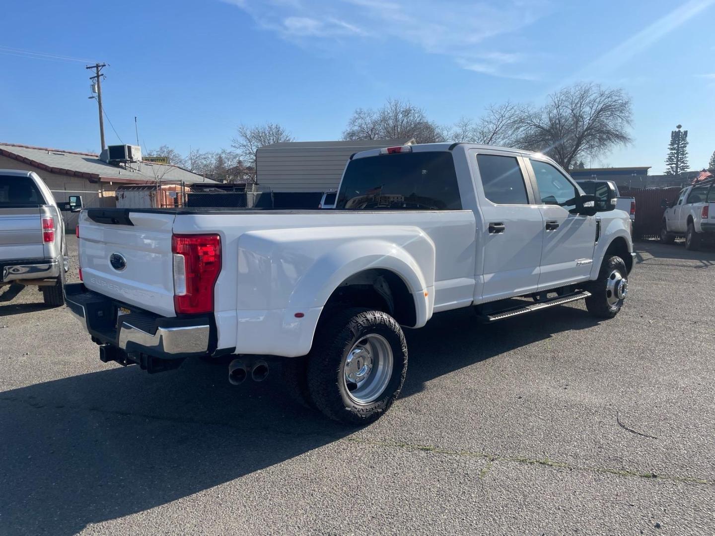 2017 Oxford White Ford F-350 Super Duty XL (1FT8W3DTXHE) with an 6.7L Power Stroke 6.7L Biodiesel Turbo V8 440hp 925ft. lbs. Common Rail Direct Injection engine, 6-Speed Shiftable Automatic transmission, located at 800 Riverside Ave, Roseville, CA, 95678, 916-773-4549 & Toll Free: 866-719-4393, 38.732265, -121.291039 - DIESEL CREW CAB DUALLY 4X4 FX4 CLEAN CARFAX - Photo#3