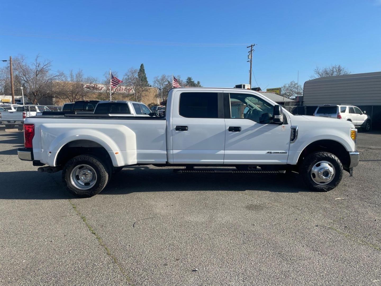 2017 Oxford White Ford F-350 Super Duty XL (1FT8W3DTXHE) with an 6.7L Power Stroke 6.7L Biodiesel Turbo V8 440hp 925ft. lbs. Common Rail Direct Injection engine, 6-Speed Shiftable Automatic transmission, located at 800 Riverside Ave, Roseville, CA, 95678, 916-773-4549 & Toll Free: 866-719-4393, 38.732265, -121.291039 - DIESEL CREW CAB DUALLY 4X4 FX4 CLEAN CARFAX - Photo#5