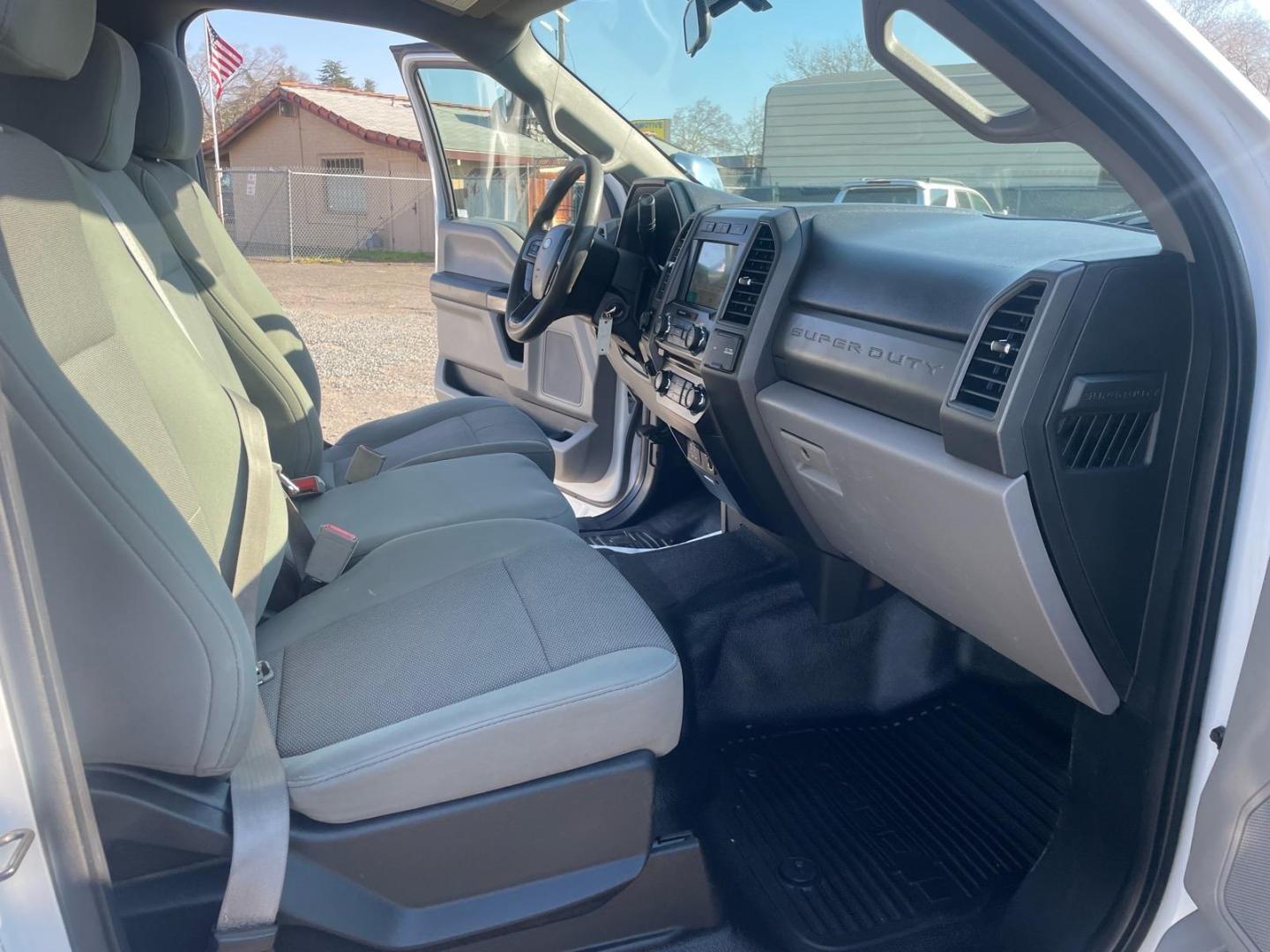 2017 Oxford White Ford F-350 Super Duty XL (1FT8W3DTXHE) with an 6.7L Power Stroke 6.7L Biodiesel Turbo V8 440hp 925ft. lbs. Common Rail Direct Injection engine, 6-Speed Shiftable Automatic transmission, located at 800 Riverside Ave, Roseville, CA, 95678, 916-773-4549 & Toll Free: 866-719-4393, 38.732265, -121.291039 - DIESEL CREW CAB DUALLY 4X4 FX4 CLEAN CARFAX - Photo#11