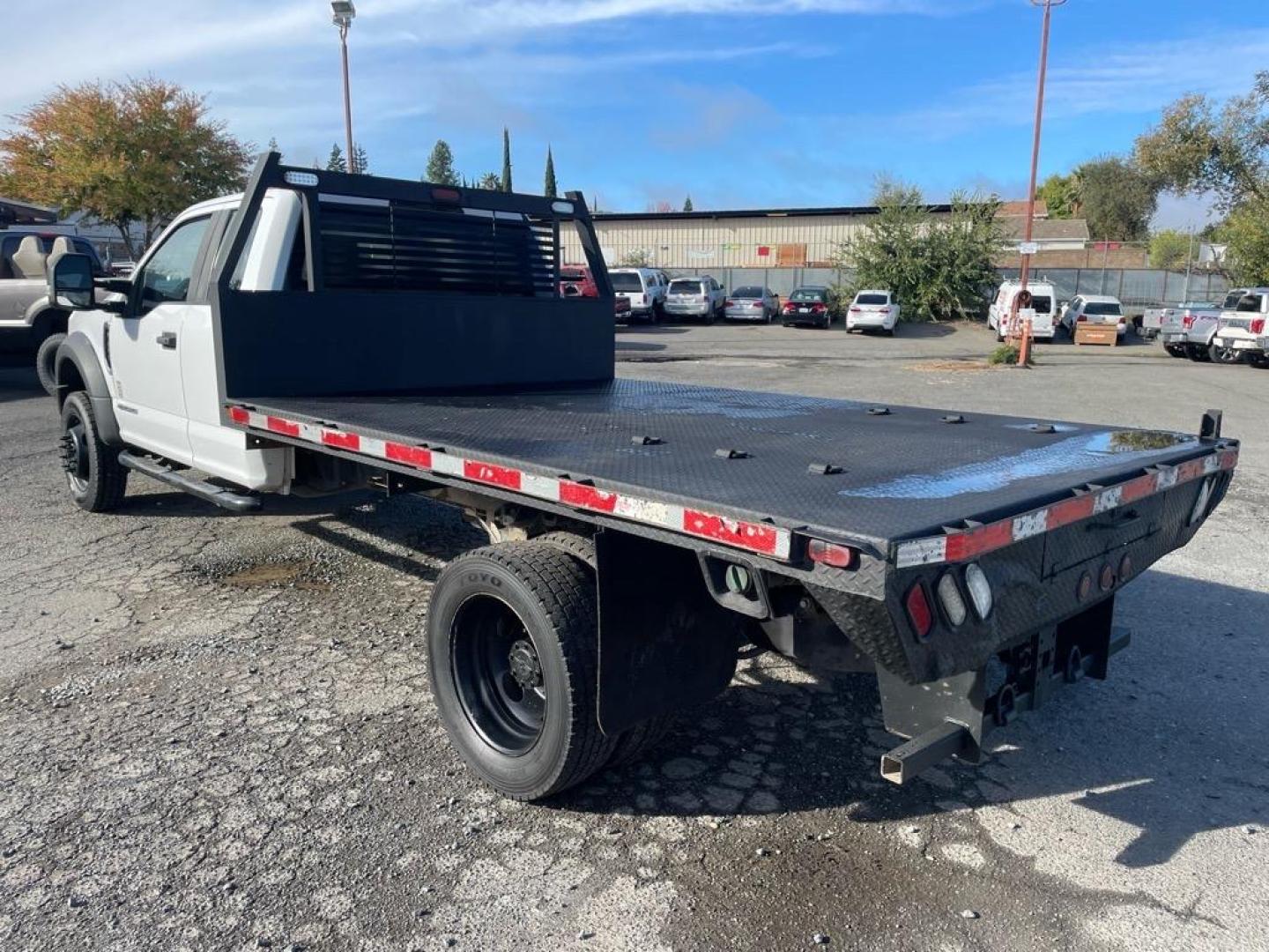 2017 Oxford White Ford F-450 Super Duty XL (1FD0X4HTXHE) with an 6.7L Power Stroke 6.7L Biodiesel Turbo V8 440hp 925ft. lbs. Common Rail Direct Injection engine, 6-Speed Shiftable Automatic transmission, located at 800 Riverside Ave, Roseville, CA, 95678, 916-773-4549 & Toll Free: 866-719-4393, 38.732265, -121.291039 - DIESEL SUPER CAB 4X4 11 FOOT FLAT BED ONE OWNER - Photo#2