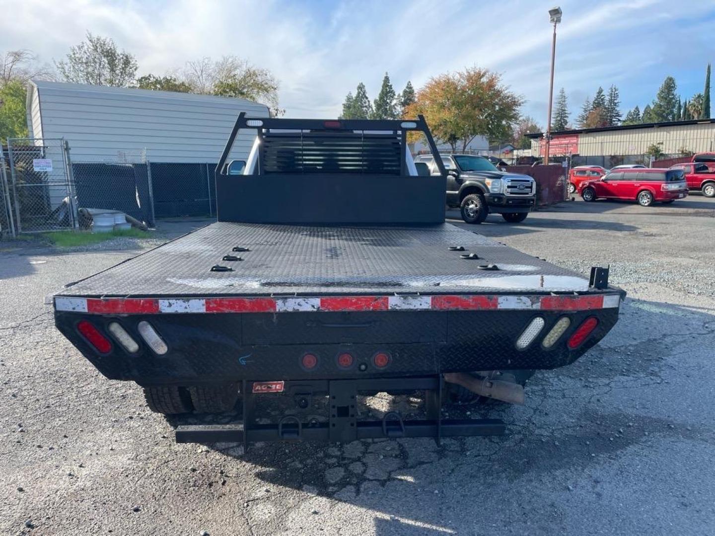 2017 Oxford White Ford F-450 Super Duty XL (1FD0X4HTXHE) with an 6.7L Power Stroke 6.7L Biodiesel Turbo V8 440hp 925ft. lbs. Common Rail Direct Injection engine, 6-Speed Shiftable Automatic transmission, located at 800 Riverside Ave, Roseville, CA, 95678, 916-773-4549 & Toll Free: 866-719-4393, 38.732265, -121.291039 - DIESEL SUPER CAB 4X4 11 FOOT FLAT BED ONE OWNER - Photo#7