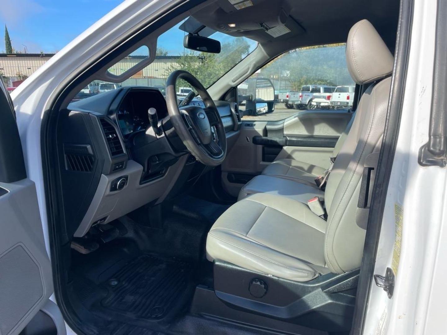 2017 Oxford White Ford F-450 Super Duty XL (1FD0X4HTXHE) with an 6.7L Power Stroke 6.7L Biodiesel Turbo V8 440hp 925ft. lbs. Common Rail Direct Injection engine, 6-Speed Shiftable Automatic transmission, located at 800 Riverside Ave, Roseville, CA, 95678, 916-773-4549 & Toll Free: 866-719-4393, 38.732265, -121.291039 - DIESEL SUPER CAB 4X4 11 FOOT FLAT BED ONE OWNER - Photo#8