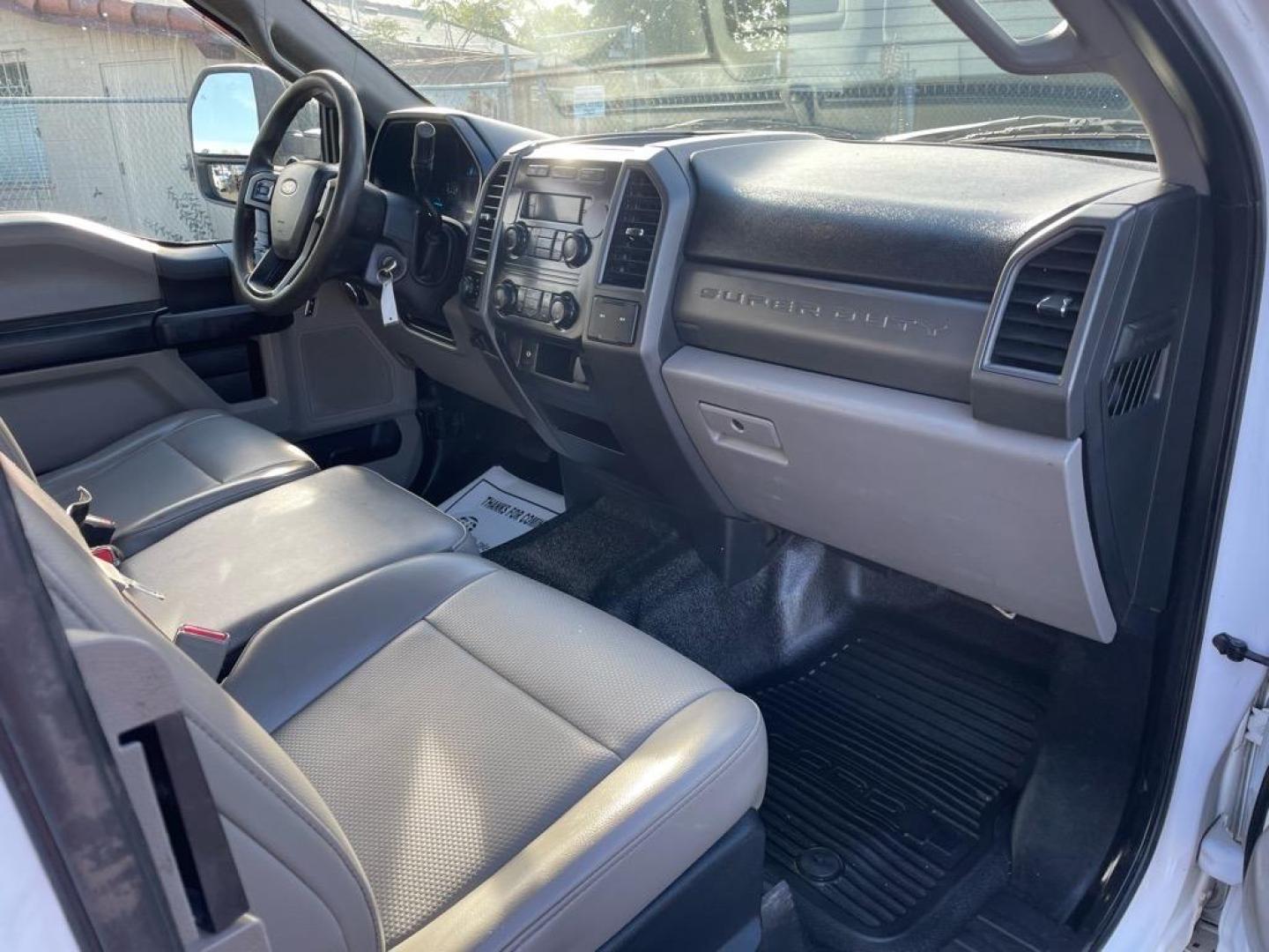 2017 Oxford White Ford F-450 Super Duty XL (1FD0X4HTXHE) with an 6.7L Power Stroke 6.7L Biodiesel Turbo V8 440hp 925ft. lbs. Common Rail Direct Injection engine, 6-Speed Shiftable Automatic transmission, located at 800 Riverside Ave, Roseville, CA, 95678, 916-773-4549 & Toll Free: 866-719-4393, 38.732265, -121.291039 - DIESEL SUPER CAB 4X4 11 FOOT FLAT BED ONE OWNER - Photo#10