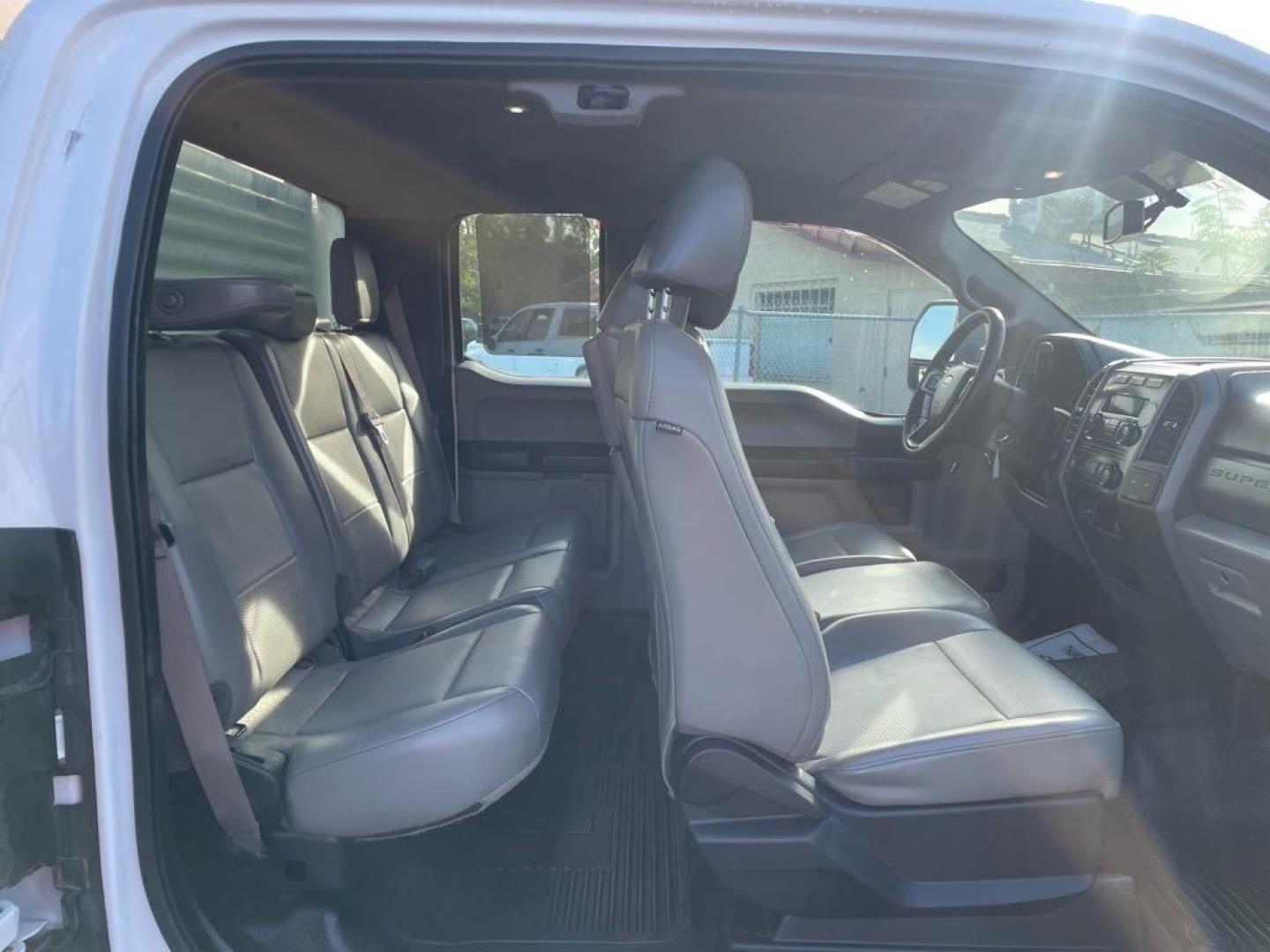 2017 Oxford White Ford F-450 Super Duty XL (1FD0X4HTXHE) with an 6.7L Power Stroke 6.7L Biodiesel Turbo V8 440hp 925ft. lbs. Common Rail Direct Injection engine, 6-Speed Shiftable Automatic transmission, located at 800 Riverside Ave, Roseville, CA, 95678, 916-773-4549 & Toll Free: 866-719-4393, 38.732265, -121.291039 - DIESEL SUPER CAB 4X4 11 FOOT FLAT BED ONE OWNER - Photo#11