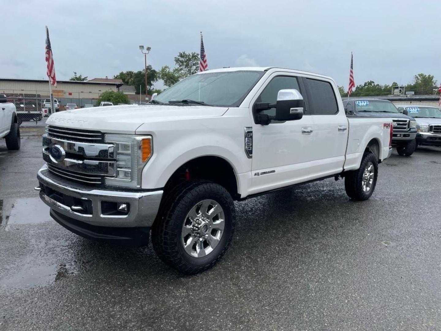 2017 Oxford White Ford F-250 Super Duty Lariat (1FT7W2BT8HE) with an 6.7L Power Stroke 6.7L Biodiesel Turbo V8 440hp 925ft. lbs. Common Rail Direct Injection engine, 6-Speed Shiftable Automatic transmission, located at 800 Riverside Ave, Roseville, CA, 95678, 916-773-4549 & Toll Free: 866-719-4393, 38.732265, -121.291039 - DIESEL CREW CAB 4X4 FX4 LARIAT TWIN PANEL MOON ROOF CLEAN CARFAX - Photo#0