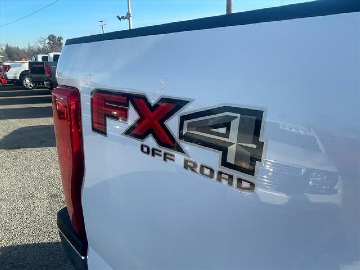2017 Oxford White Ford F-250 Super Duty XL (1FT7W2BT7HE) with an 6.7L Power Stroke 6.7L Biodiesel Turbo V8 440hp 925ft. lbs. Common Rail Direct Injection engine, 6-Speed Shiftable Automatic transmission, located at 800 Riverside Ave, Roseville, CA, 95678, 916-773-4549 & Toll Free: 866-719-4393, 38.732265, -121.291039 - DIESEL CREW CAB 4X4 FX4 DIESEL CLEAN CARFAX - Photo#4