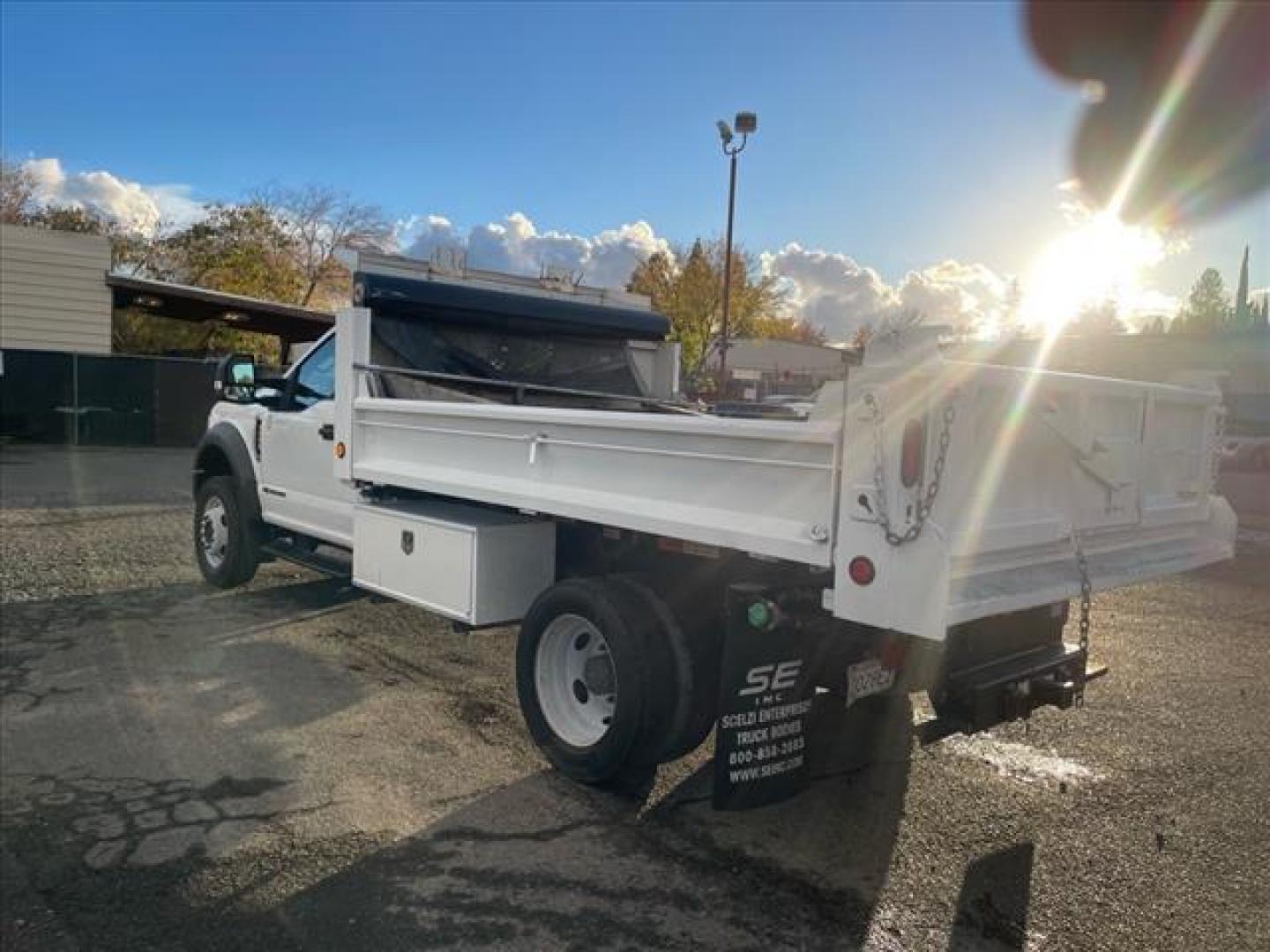 2017 White Ford F-550 XL (1FDUF5GT3HE) with an 6.7L 8 Cylinder Other engine, 6-Speed Automatic transmission, located at 800 Riverside Ave, Roseville, CA, 95678, 916-773-4549 & Toll Free: 866-719-4393, 38.732265, -121.291039 - DUALLY DIESEL DUMP BED ONE OWNER CLEAN CARFAX - Photo#2