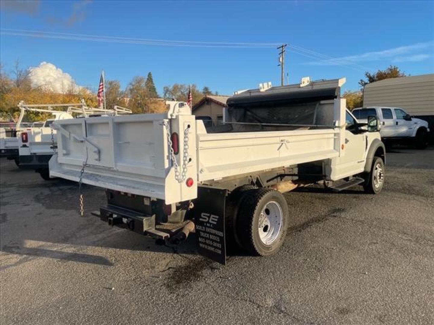 2017 White Ford F-550 XL (1FDUF5GT3HE) with an 6.7L 8 Cylinder Other engine, 6-Speed Automatic transmission, located at 800 Riverside Ave, Roseville, CA, 95678, 916-773-4549 & Toll Free: 866-719-4393, 38.732265, -121.291039 - DUALLY DIESEL DUMP BED ONE OWNER CLEAN CARFAX - Photo#3