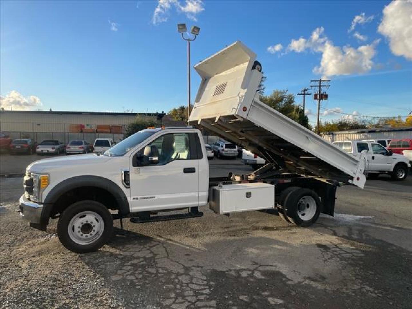 2017 White Ford F-550 XL (1FDUF5GT3HE) with an 6.7L 8 Cylinder Other engine, 6-Speed Automatic transmission, located at 800 Riverside Ave, Roseville, CA, 95678, 916-773-4549 & Toll Free: 866-719-4393, 38.732265, -121.291039 - DUALLY DIESEL DUMP BED ONE OWNER CLEAN CARFAX - Photo#4