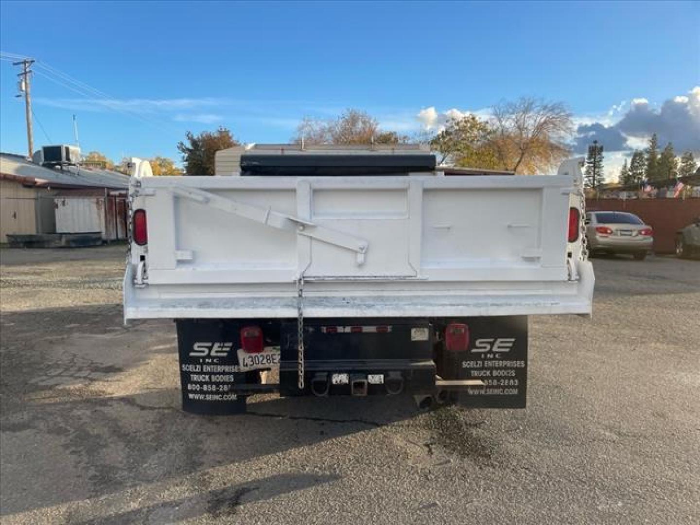 2017 White Ford F-550 XL (1FDUF5GT3HE) with an 6.7L 8 Cylinder Other engine, 6-Speed Automatic transmission, located at 800 Riverside Ave, Roseville, CA, 95678, 916-773-4549 & Toll Free: 866-719-4393, 38.732265, -121.291039 - DUALLY DIESEL DUMP BED ONE OWNER CLEAN CARFAX - Photo#8