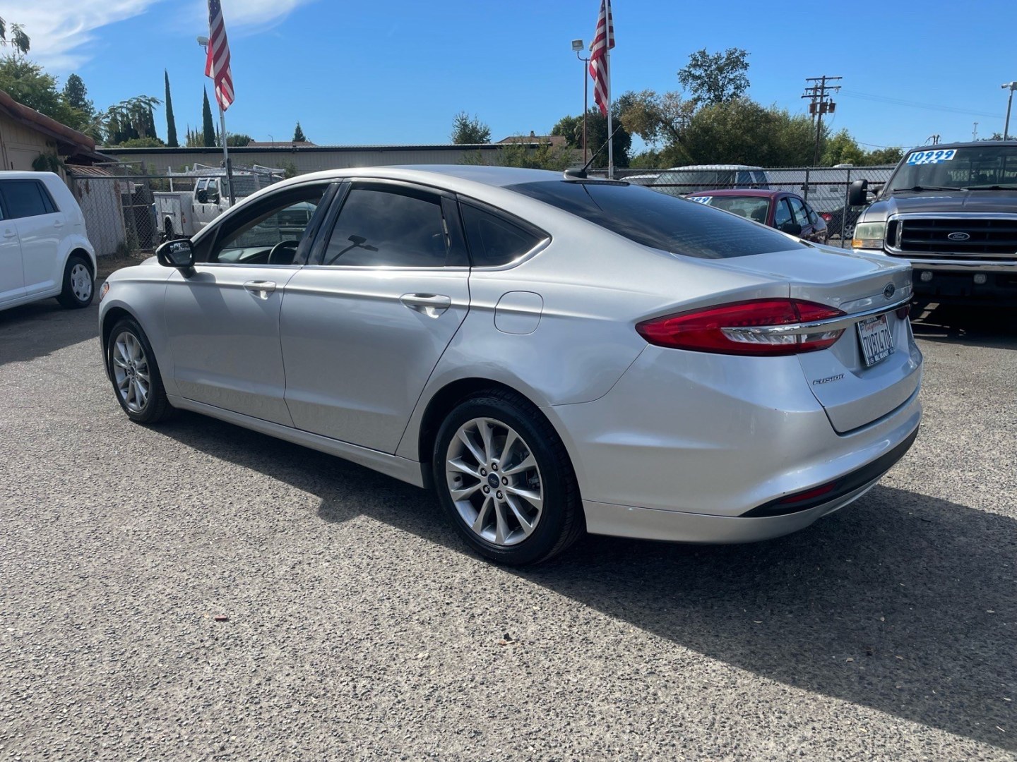 2017 Ingot Silver Ford Fusion SE (3FA6P0H75HR) with an 2.5L 2.5L I4 175hp 175ft. lbs. Sequential Multiport Fuel Injection engine, 6-Speed Automatic transmission, located at 800 Riverside Ave, Roseville, CA, 95678, 916-773-4549 & Toll Free: 866-719-4393, 38.732265, -121.291039 - SE NEW TIRES- Photo#2