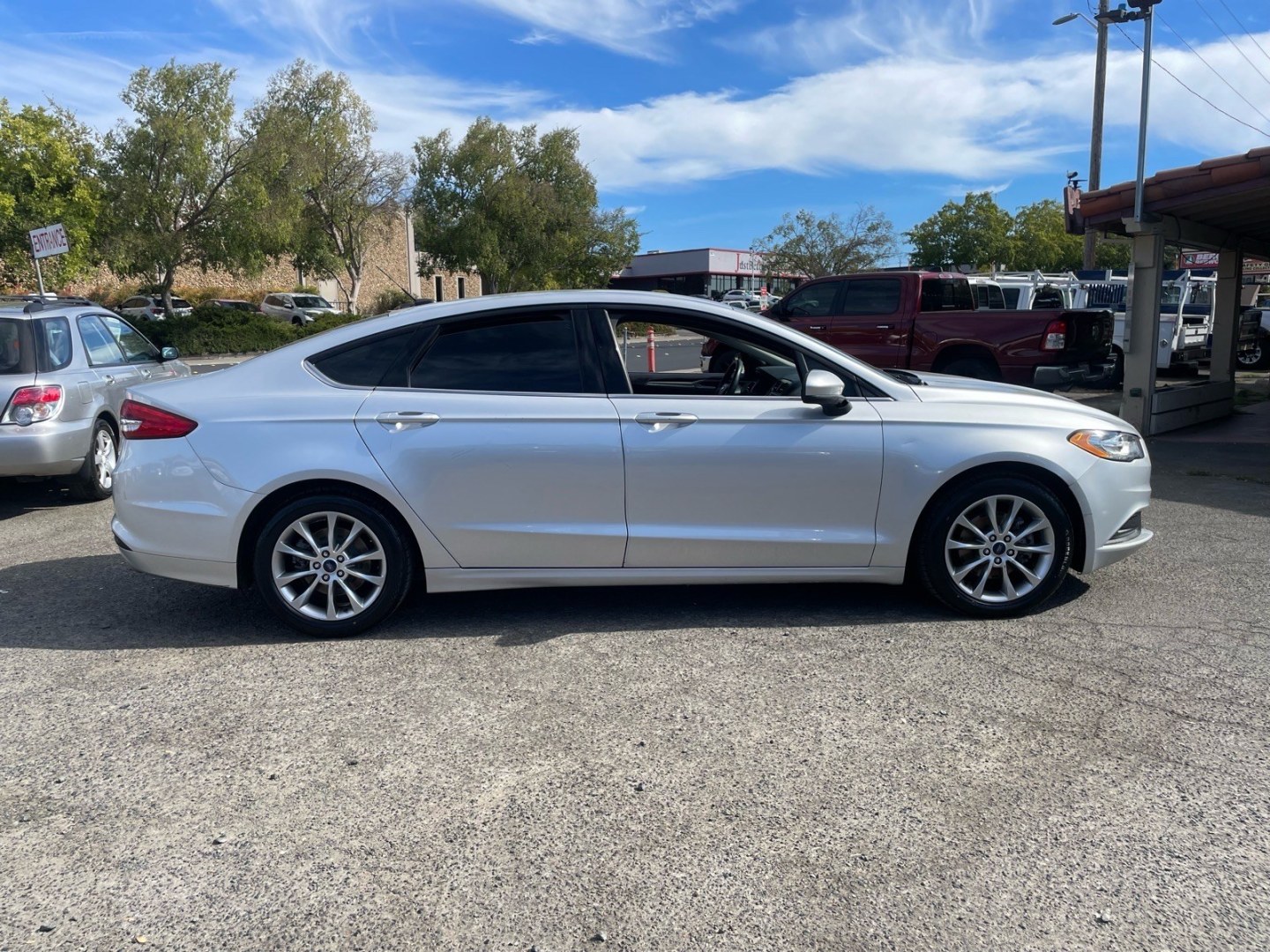 2017 Ingot Silver Ford Fusion SE (3FA6P0H75HR) with an 2.5L 2.5L I4 175hp 175ft. lbs. Sequential Multiport Fuel Injection engine, 6-Speed Automatic transmission, located at 800 Riverside Ave, Roseville, CA, 95678, 916-773-4549 & Toll Free: 866-719-4393, 38.732265, -121.291039 - SE NEW TIRES- Photo#5