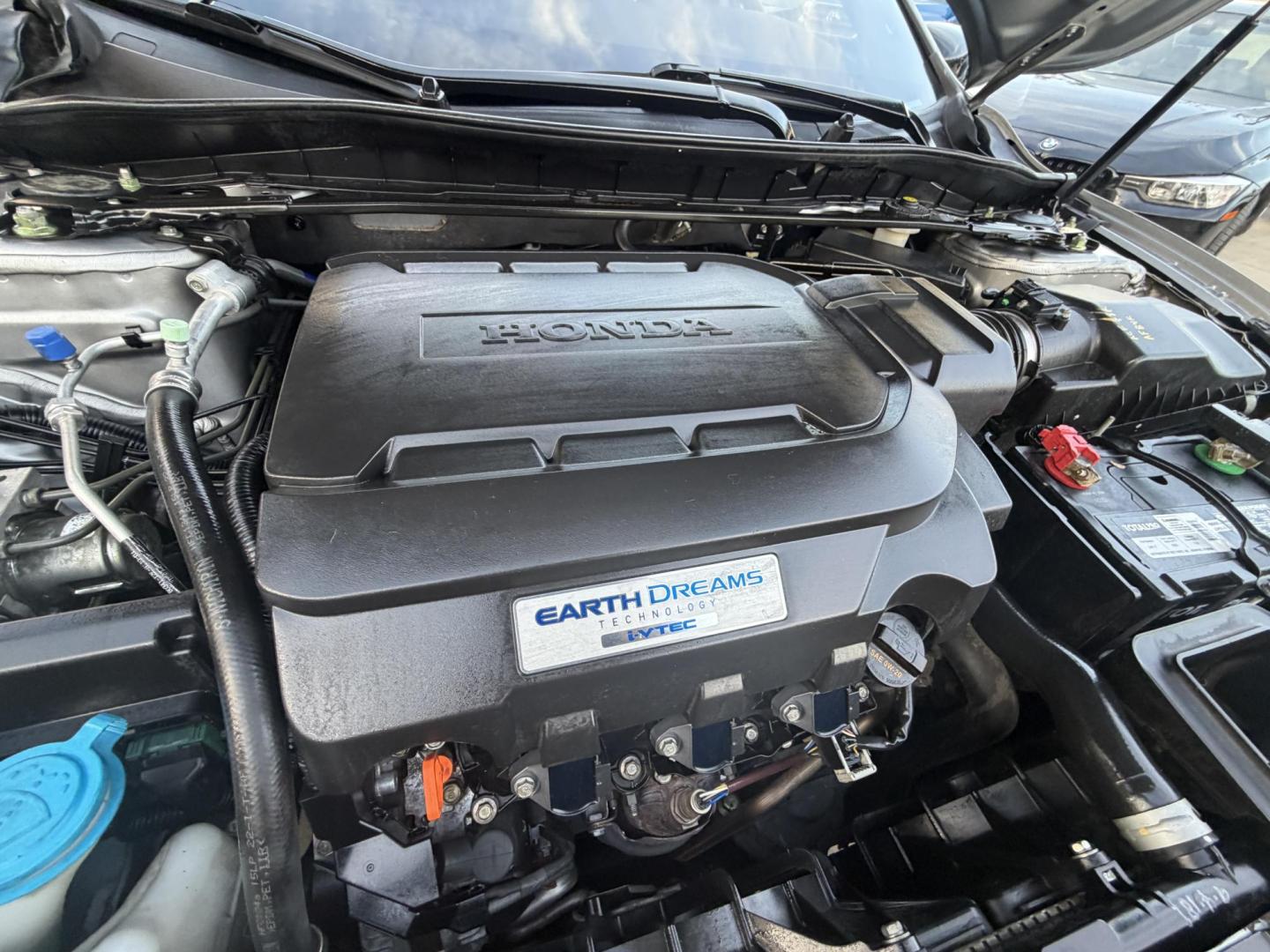 2017 Silver /Gray Honda Accord EX-L Sedan V6 6-Spd AT (1HGCR3F86HA) with an 3.5L V6 SOHC 24V engine, 6A transmission, located at 30 S. Berkeley Avenue, Pasadena, CA, 91107, (626) 248-7567, 34.145447, -118.109398 - Navigation! Leather Seats! Moon-roof! This 2017 Honda Accord EX-L Sedan V6 6-Spd AT looks and drives good. - Photo#21