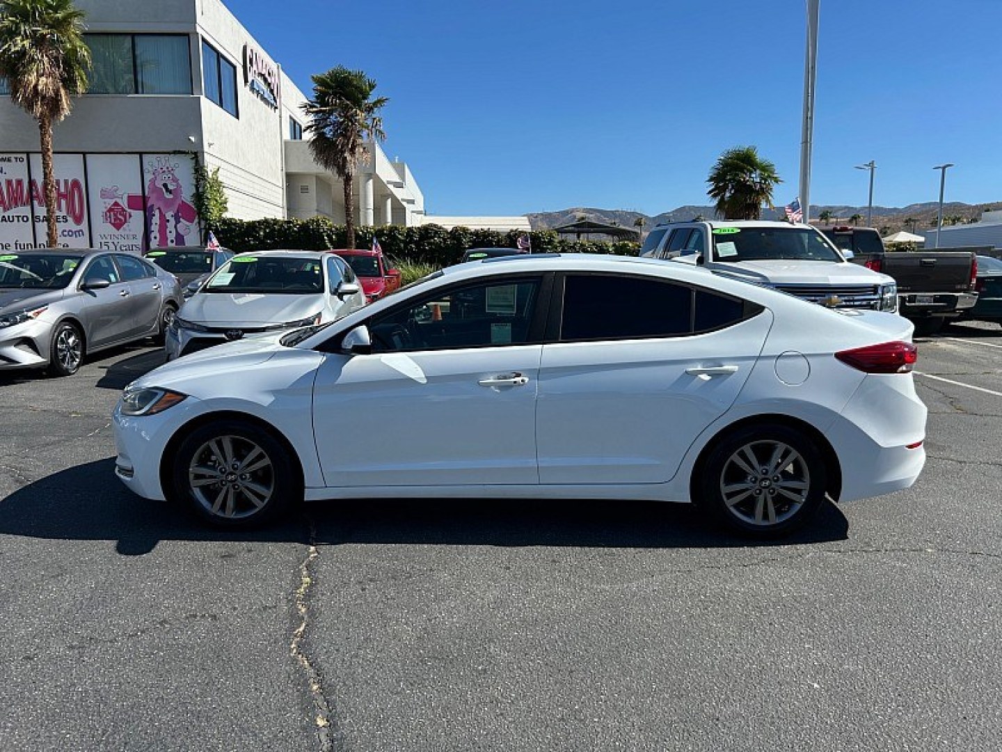 2017 White Hyundai Elantra (5NPD84LF8HH) with an 4-Cyl 2.0 Liter engine, Auto 6-Spd Shiftronic transmission, located at 412 Auto Vista Drive, Palmdale, 93551, (661) 945-0620, 34.592636, -118.136681- Photo#5