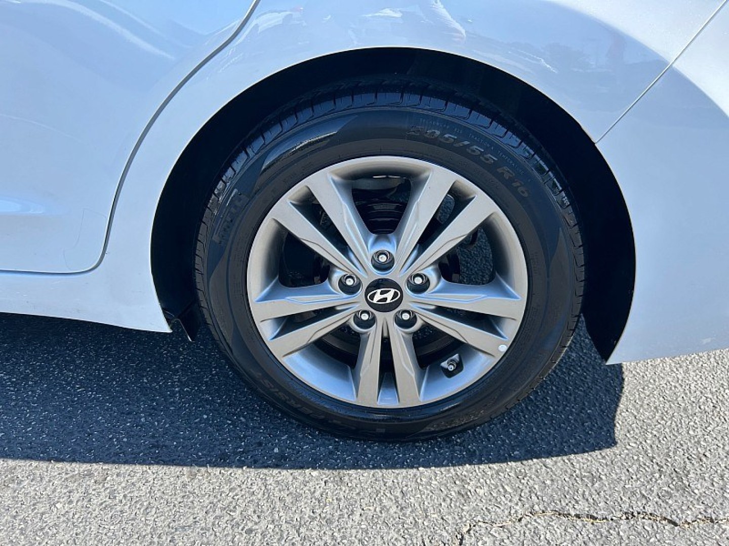 2017 White Hyundai Elantra (5NPD84LF8HH) with an 4-Cyl 2.0 Liter engine, Auto 6-Spd Shiftronic transmission, located at 412 Auto Vista Drive, Palmdale, 93551, (661) 945-0620, 34.592636, -118.136681- Photo#13