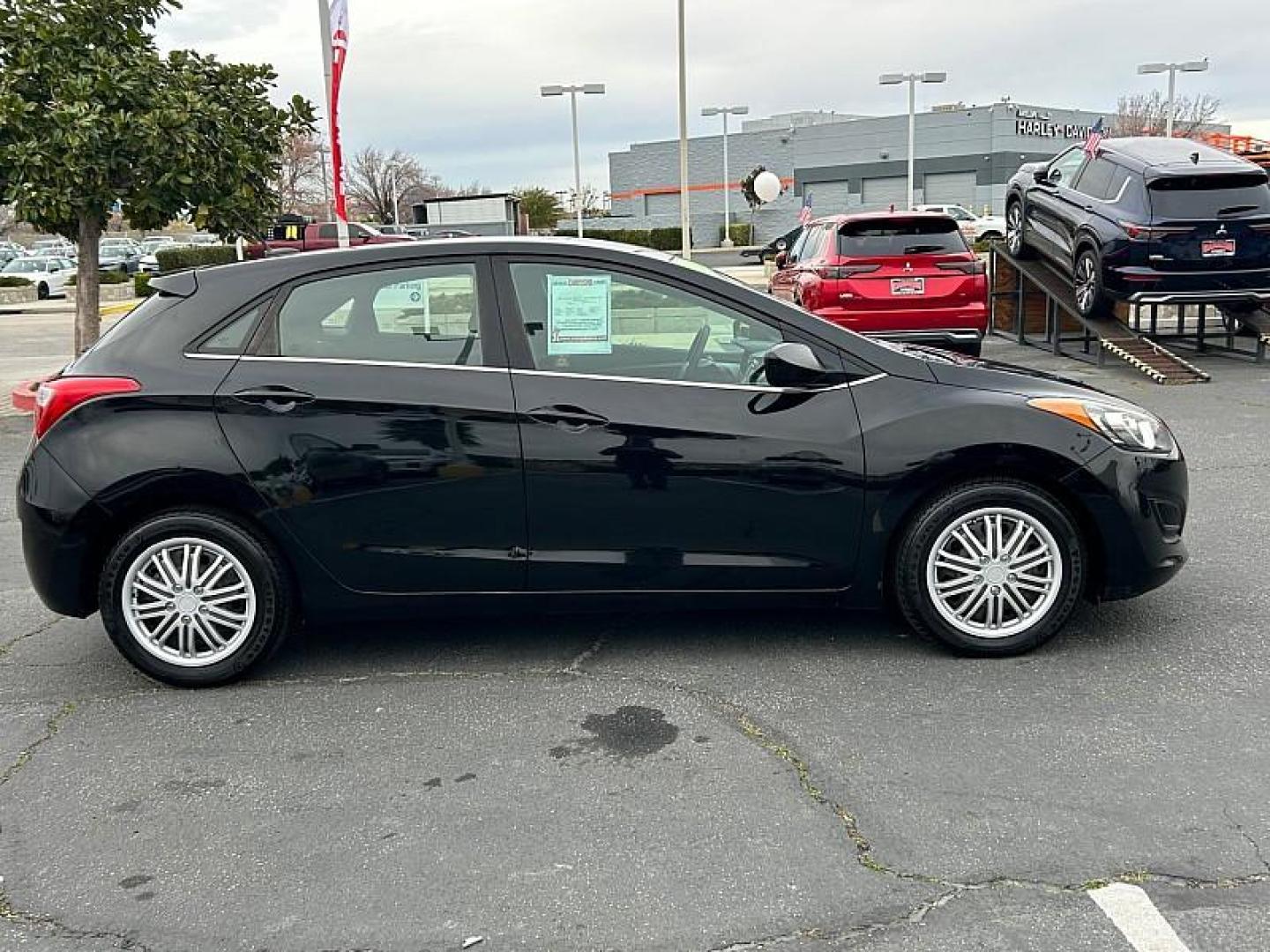 2017 BLACK Hyundai Elantra GT (KMHD35LHXHU) with an 4-Cyl 2.0 Liter engine, Auto 6-Spd Shiftronic transmission, located at 412 Auto Vista Drive, Palmdale, 93551, (661) 945-0620, 34.592636, -118.136681 - Photo#7