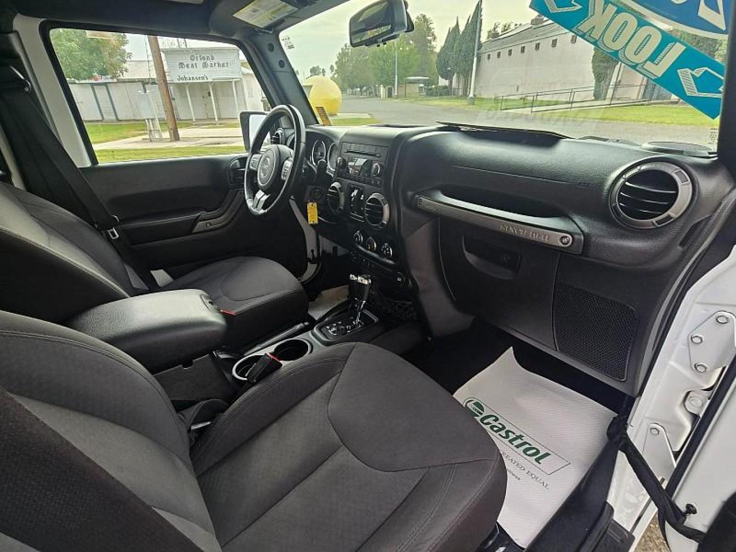 2017 WHITE Jeep Wrangler Unlimited (1C4HJWDG5HL) with an V6 3.6 Liter engine, Automatic 5-Spd transmission, located at 246 E Walker St., Orland, 95963, (530) 865-5800, 39.747589, -122.178398 - Photo#16