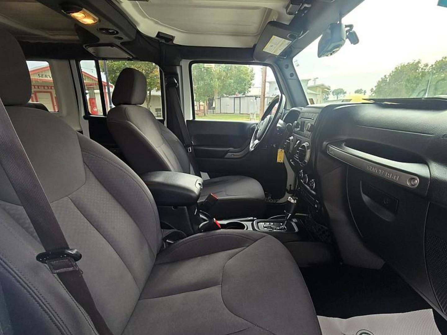 2017 WHITE Jeep Wrangler Unlimited (1C4HJWDG5HL) with an V6 3.6 Liter engine, Automatic 5-Spd transmission, located at 246 E Walker St., Orland, 95963, (530) 865-5800, 39.747589, -122.178398 - Photo#17