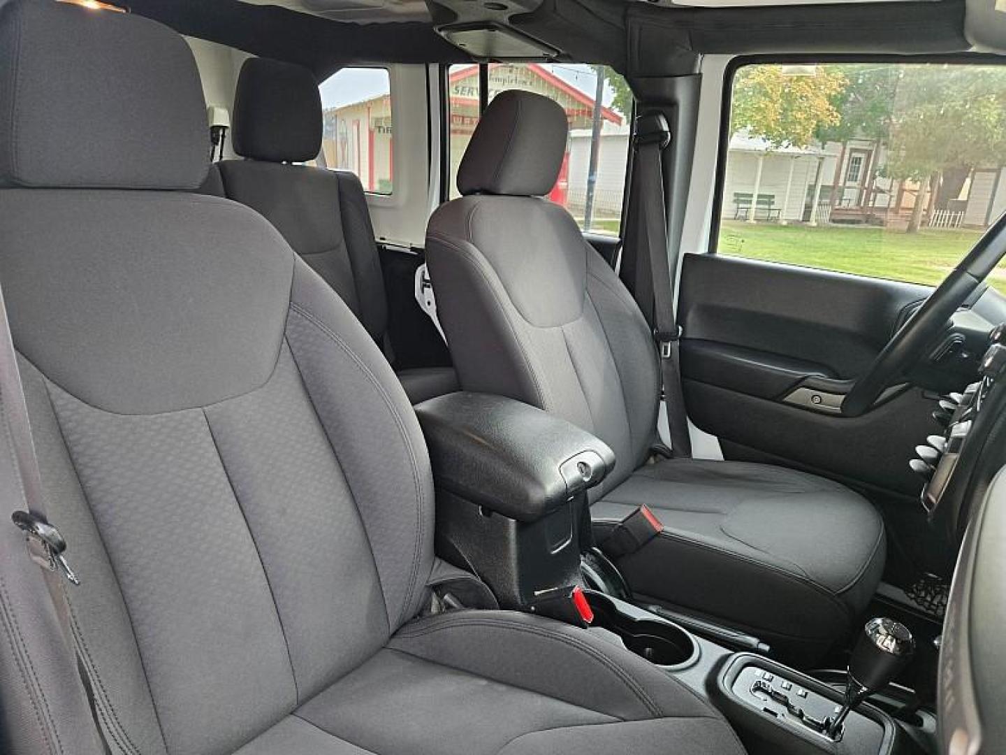2017 WHITE Jeep Wrangler Unlimited (1C4HJWDG5HL) with an V6 3.6 Liter engine, Automatic 5-Spd transmission, located at 246 E Walker St., Orland, 95963, (530) 865-5800, 39.747589, -122.178398 - Photo#18