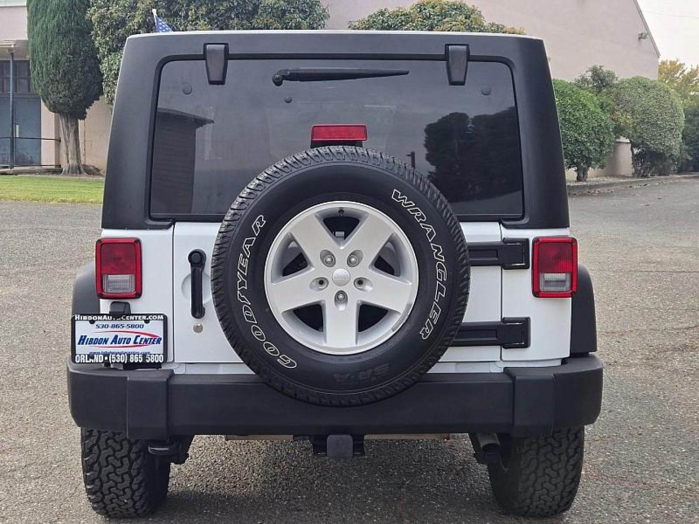 2017 WHITE Jeep Wrangler Unlimited (1C4HJWDG5HL) with an V6 3.6 Liter engine, Automatic 5-Spd transmission, located at 246 E Walker St., Orland, 95963, (530) 865-5800, 39.747589, -122.178398 - Photo#6