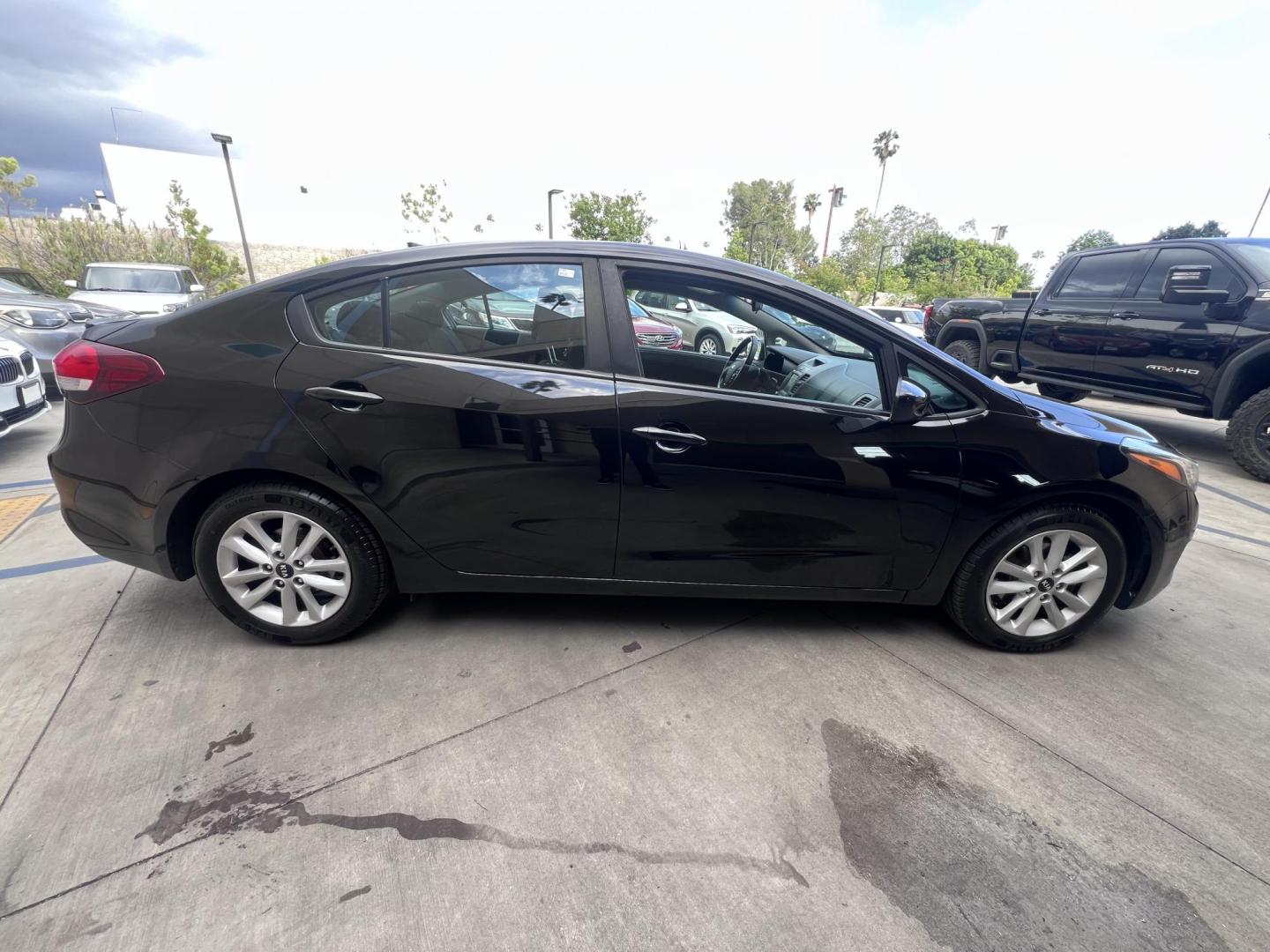 2017 Kia Forte LX 6A (3KPFL4A75HE) with an 2.0L L4 DOHC 16V engine, 6A transmission, located at 30 S. Berkeley Avenue, Pasadena, CA, 91107, (626) 248-7567, 34.145447, -118.109398 - 2017 Kia Forte S Sedan – Affordable Style and Reliability for Every Drive Looking for a reliable, stylish, and affordable sedan that won’t break the bank? Meet the 2017 Kia Forte S Sedan — the perfect combination of sporty design, advanced features, and everyday practicality. Whether you’re - Photo#5