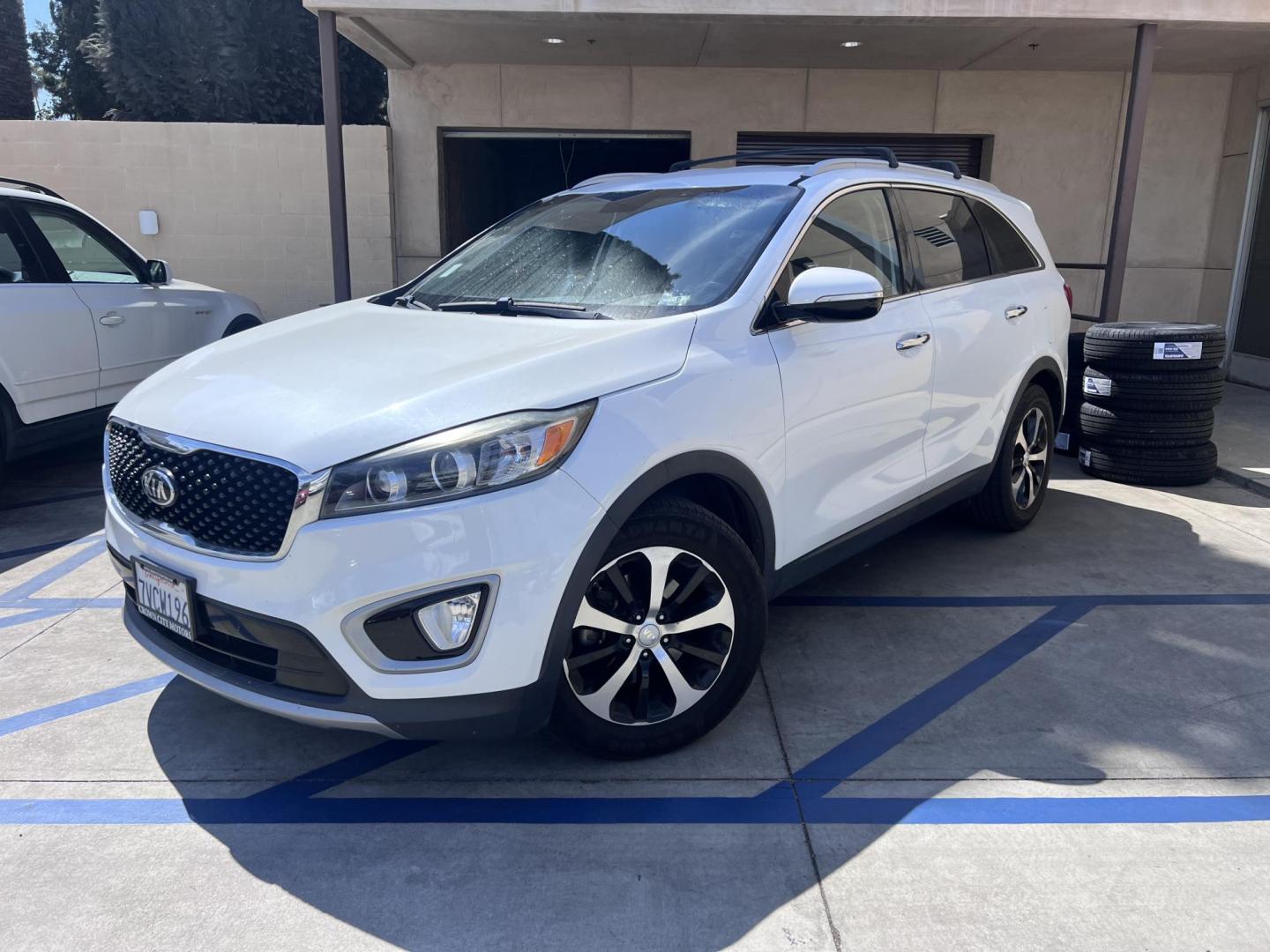 2017 White /BLACK Kia Sorento EX V6 2WD (5XYPH4A5XHG) with an 3.3L V6 DOHC 24V engine, 6A transmission, located at 30 S. Berkeley Avenue, Pasadena, CA, 91107, (626) 248-7567, 34.145447, -118.109398 - Crown City Motors is a used “Buy Here Pay Here” car dealer in Pasadena CA. “Buy Here Pay Here” financing, means that when you purchase your vehicle from our dealership, that you make the payments to the dealership as well. We do not need the banks approval to get you approved for a used auto - Photo#0