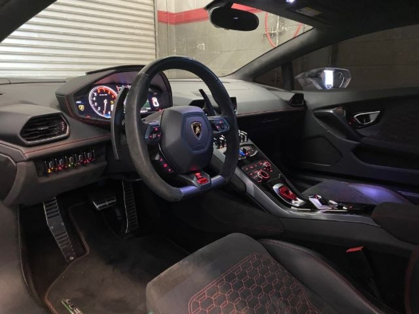 2017 WHITE Lamborghini Huracan (ZHWUC2ZF6HL) with an V10 5.2 Liter engine, Auto 7-Spd Dual-Clutch transmission, located at 412 Auto Vista Drive, Palmdale, 93551, (661) 945-0620, 34.592636, -118.136681- Photo#17