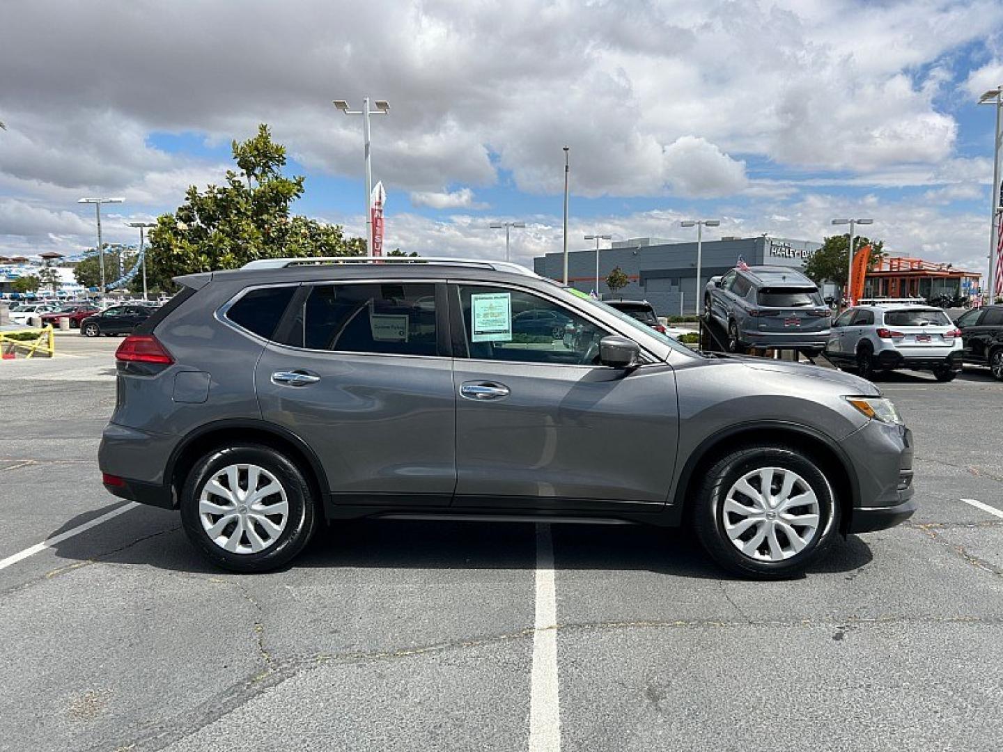 2017 GRAY Nissan Rogue (5N1AT2MN5HC) with an 4-Cyl 2.5 Liter engine, Auto CVT Xtronic transmission, located at 412 Auto Vista Drive, Palmdale, 93551, (661) 945-0620, 34.592636, -118.136681- Photo#4