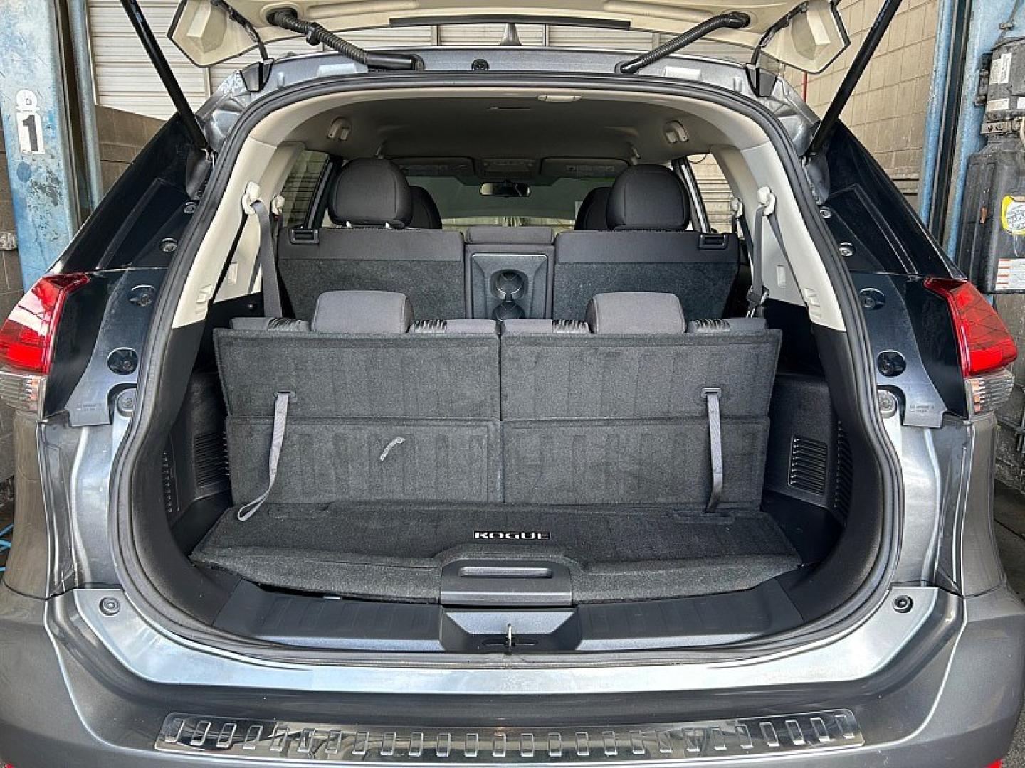 2017 GRAY Nissan Rogue (5N1AT2MN5HC) with an 4-Cyl 2.5 Liter engine, Auto CVT Xtronic transmission, located at 412 Auto Vista Drive, Palmdale, 93551, (661) 945-0620, 34.592636, -118.136681- Photo#28