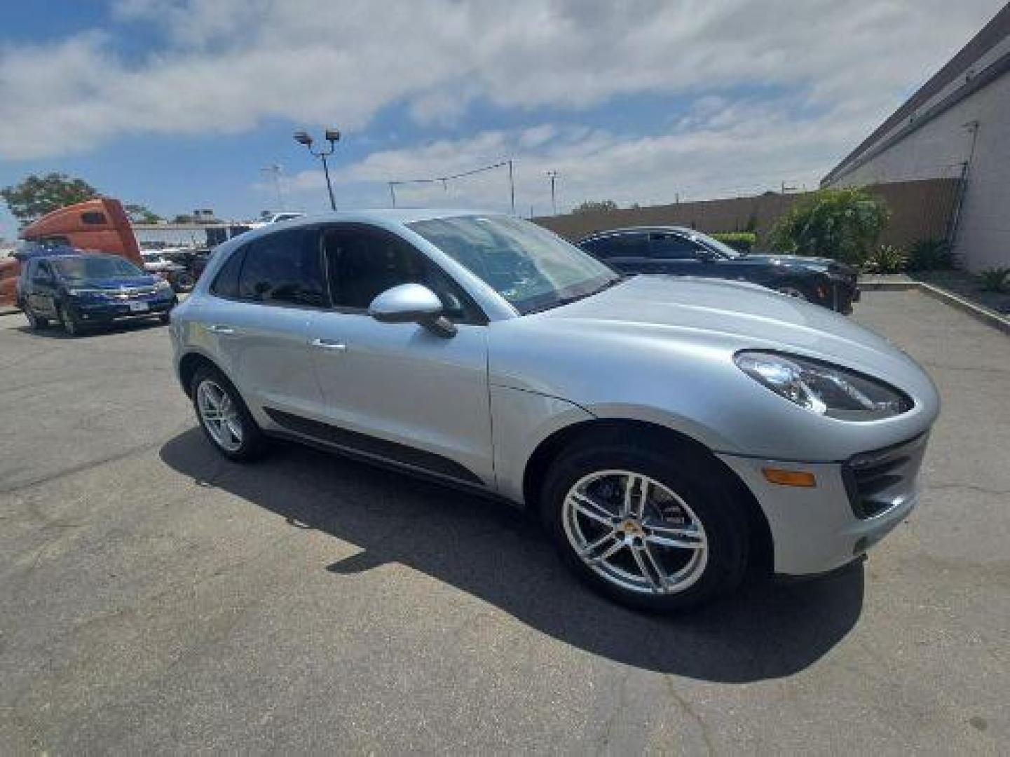 2017 SILVER Porsche Macan (WP1AA2A57HL) with an 4-Cyl Turbo 2.0 Liter engine, Auto 7-Spd PDK Dbl-Cltch transmission, located at 412 Auto Vista Drive, Palmdale, 93551, (661) 945-0620, 34.592636, -118.136681 - Photo#3
