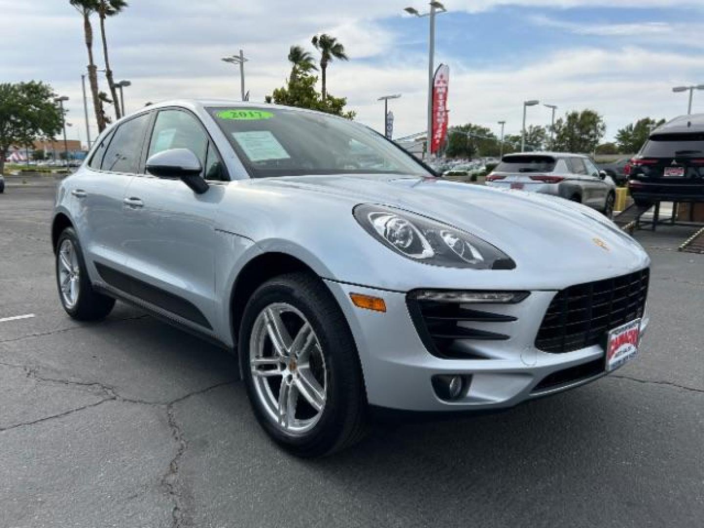 2017 SILVER Porsche Macan (WP1AA2A57HL) with an 4-Cyl Turbo 2.0 Liter engine, Auto 7-Spd PDK Dbl-Cltch transmission, located at 412 Auto Vista Drive, Palmdale, 93551, (661) 945-0620, 34.592636, -118.136681 - Photo#1