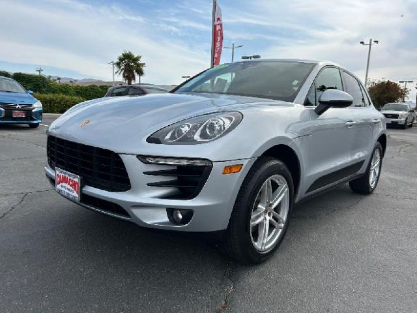 2017 SILVER Porsche Macan (WP1AA2A57HL) with an 4-Cyl Turbo 2.0 Liter engine, Auto 7-Spd PDK Dbl-Cltch transmission, located at 412 Auto Vista Drive, Palmdale, 93551, (661) 945-0620, 34.592636, -118.136681 - Photo#5