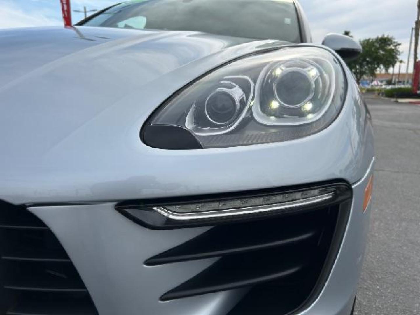 2017 SILVER Porsche Macan (WP1AA2A57HL) with an 4-Cyl Turbo 2.0 Liter engine, Auto 7-Spd PDK Dbl-Cltch transmission, located at 412 Auto Vista Drive, Palmdale, 93551, (661) 945-0620, 34.592636, -118.136681 - Photo#8