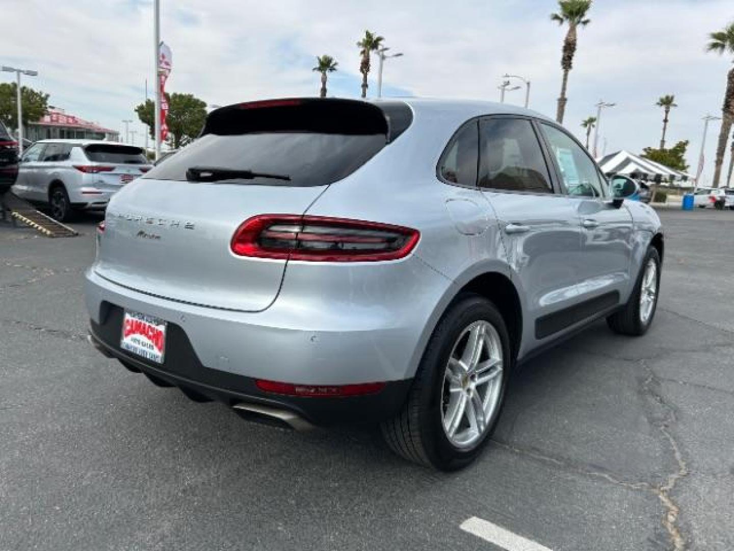 2017 SILVER Porsche Macan (WP1AA2A57HL) with an 4-Cyl Turbo 2.0 Liter engine, Auto 7-Spd PDK Dbl-Cltch transmission, located at 412 Auto Vista Drive, Palmdale, 93551, (661) 945-0620, 34.592636, -118.136681 - Photo#11