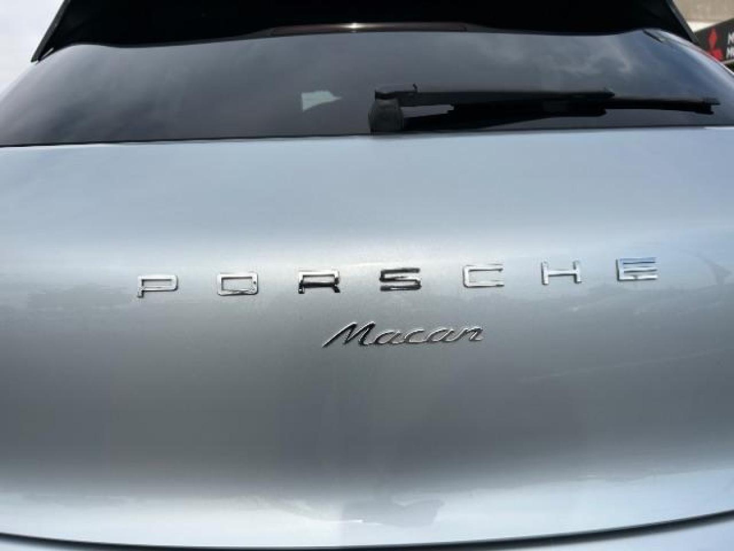 2017 SILVER Porsche Macan (WP1AA2A57HL) with an 4-Cyl Turbo 2.0 Liter engine, Auto 7-Spd PDK Dbl-Cltch transmission, located at 412 Auto Vista Drive, Palmdale, 93551, (661) 945-0620, 34.592636, -118.136681 - Photo#13