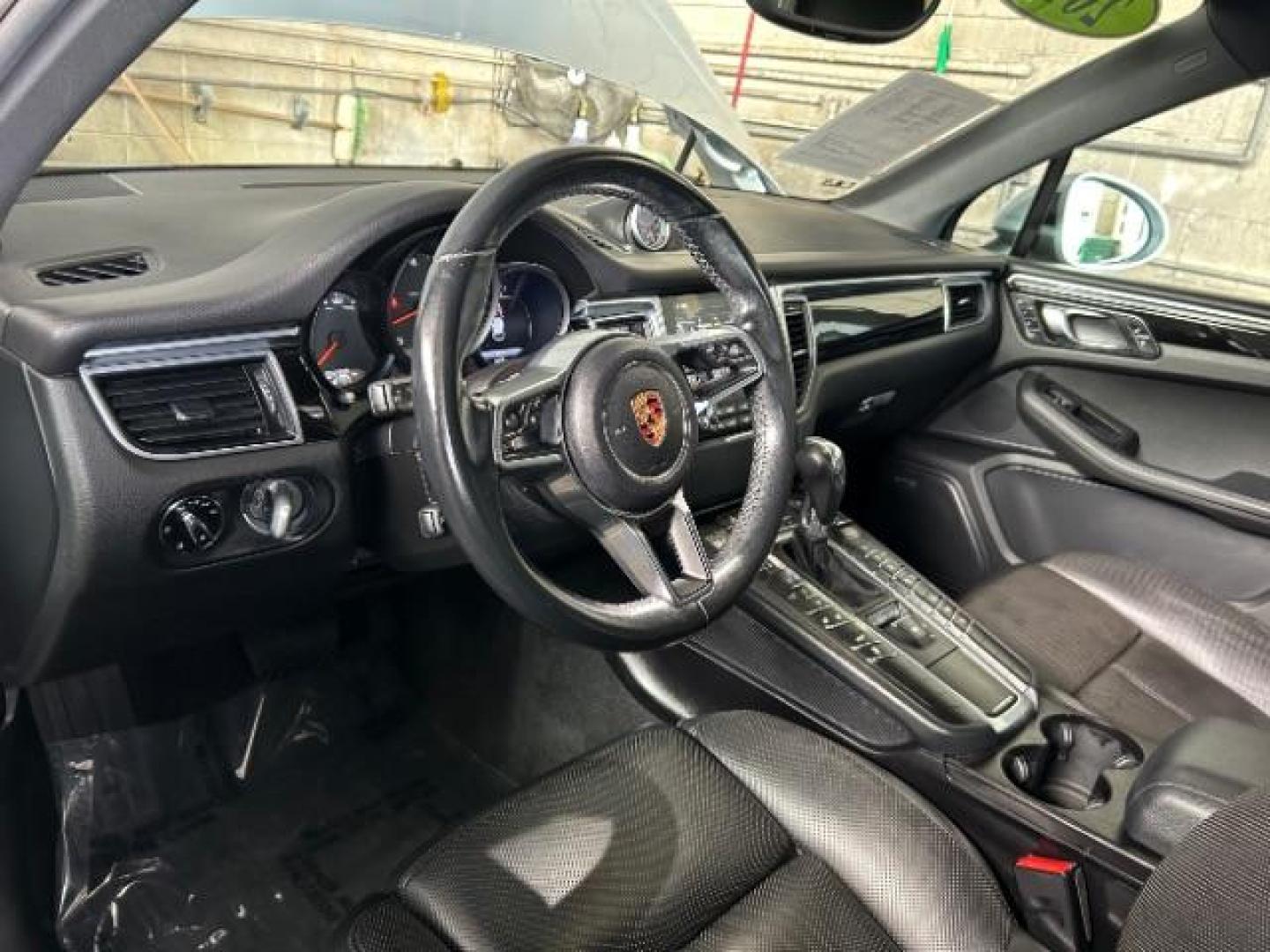 2017 SILVER Porsche Macan (WP1AA2A57HL) with an 4-Cyl Turbo 2.0 Liter engine, Auto 7-Spd PDK Dbl-Cltch transmission, located at 412 Auto Vista Drive, Palmdale, 93551, (661) 945-0620, 34.592636, -118.136681 - Photo#18