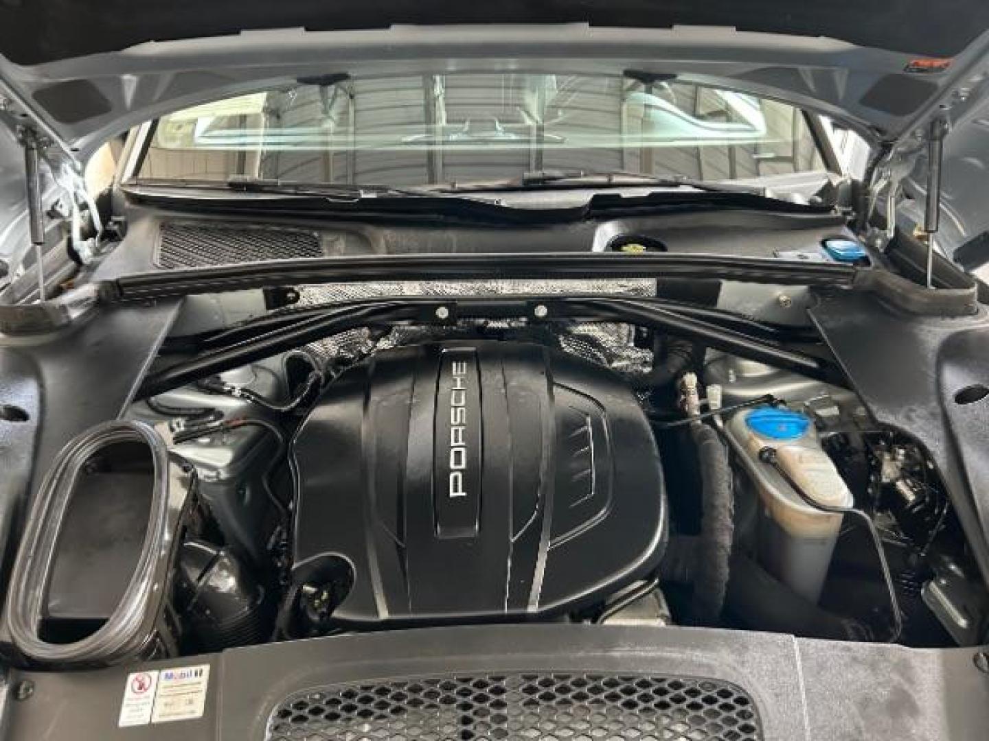 2017 SILVER Porsche Macan (WP1AA2A57HL) with an 4-Cyl Turbo 2.0 Liter engine, Auto 7-Spd PDK Dbl-Cltch transmission, located at 412 Auto Vista Drive, Palmdale, 93551, (661) 945-0620, 34.592636, -118.136681 - Photo#26