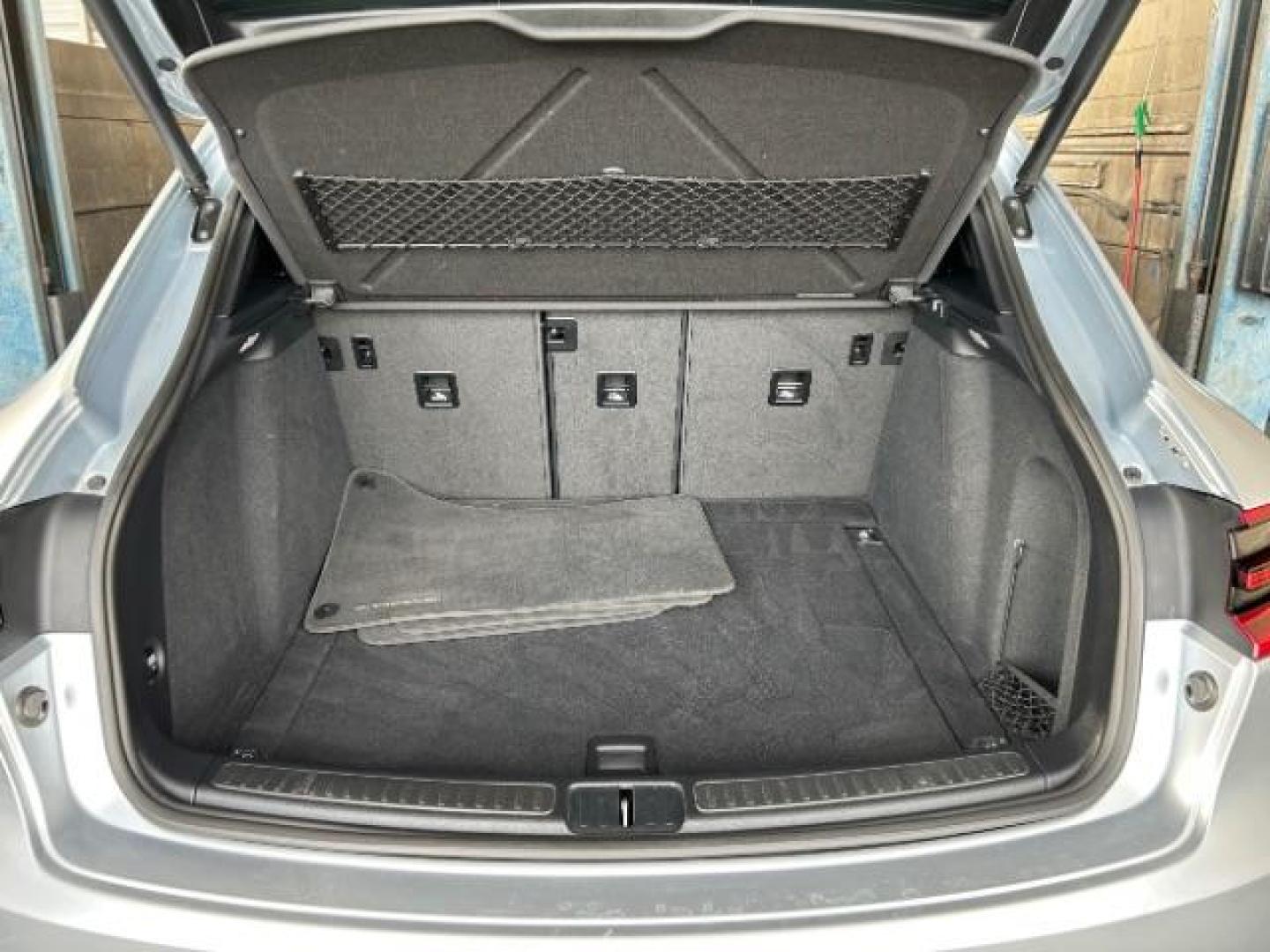 2017 SILVER Porsche Macan (WP1AA2A57HL) with an 4-Cyl Turbo 2.0 Liter engine, Auto 7-Spd PDK Dbl-Cltch transmission, located at 412 Auto Vista Drive, Palmdale, 93551, (661) 945-0620, 34.592636, -118.136681 - Photo#27