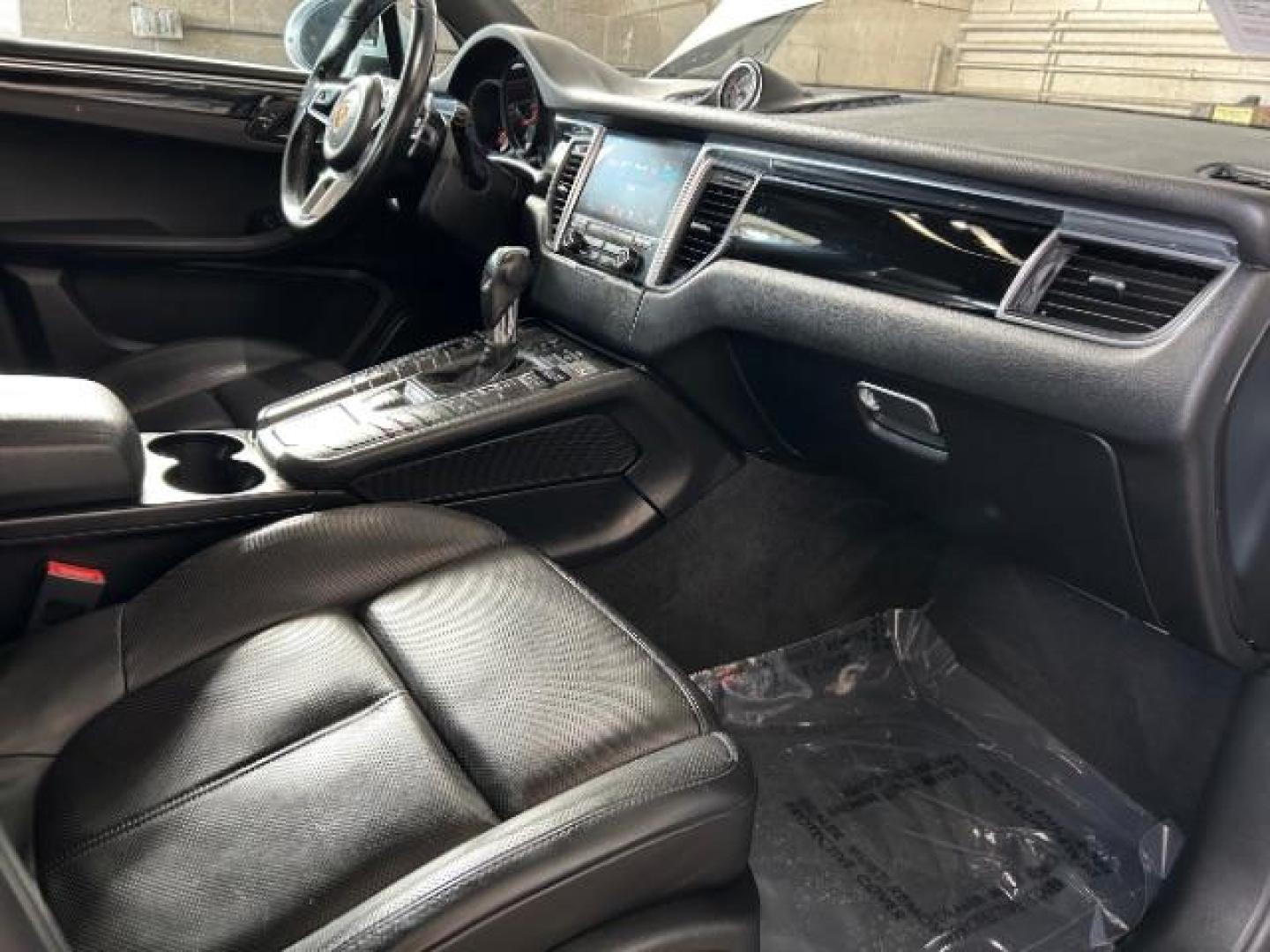 2017 SILVER Porsche Macan (WP1AA2A57HL) with an 4-Cyl Turbo 2.0 Liter engine, Auto 7-Spd PDK Dbl-Cltch transmission, located at 412 Auto Vista Drive, Palmdale, 93551, (661) 945-0620, 34.592636, -118.136681 - Photo#29