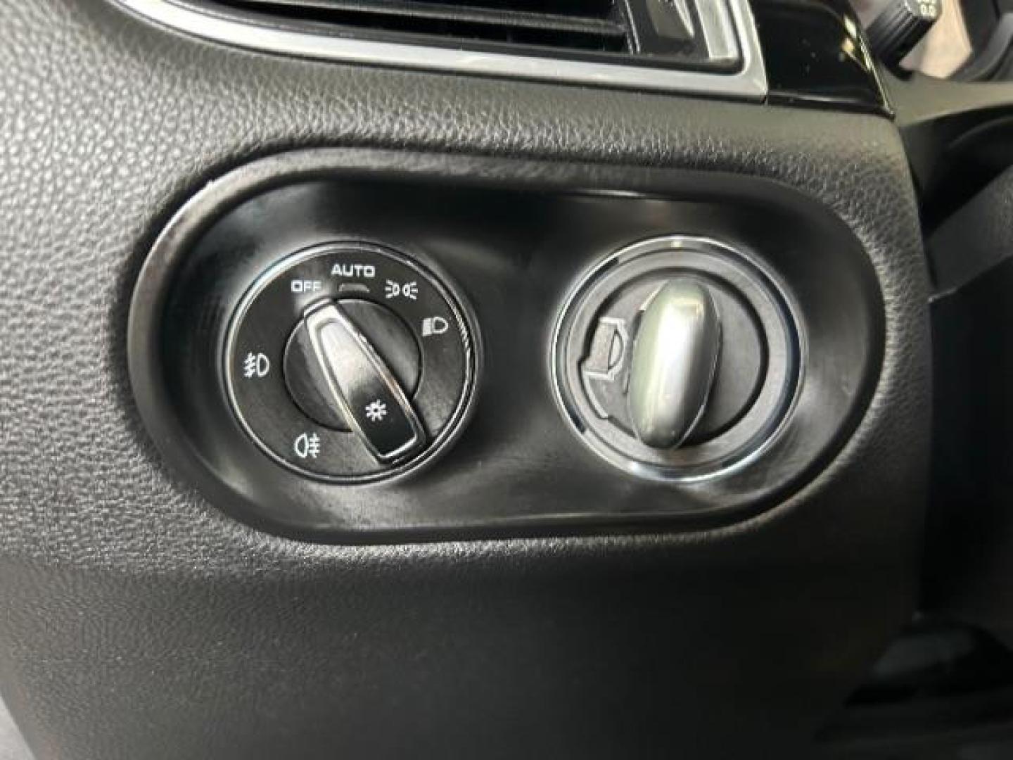 2017 SILVER Porsche Macan (WP1AA2A57HL) with an 4-Cyl Turbo 2.0 Liter engine, Auto 7-Spd PDK Dbl-Cltch transmission, located at 412 Auto Vista Drive, Palmdale, 93551, (661) 945-0620, 34.592636, -118.136681 - Photo#30