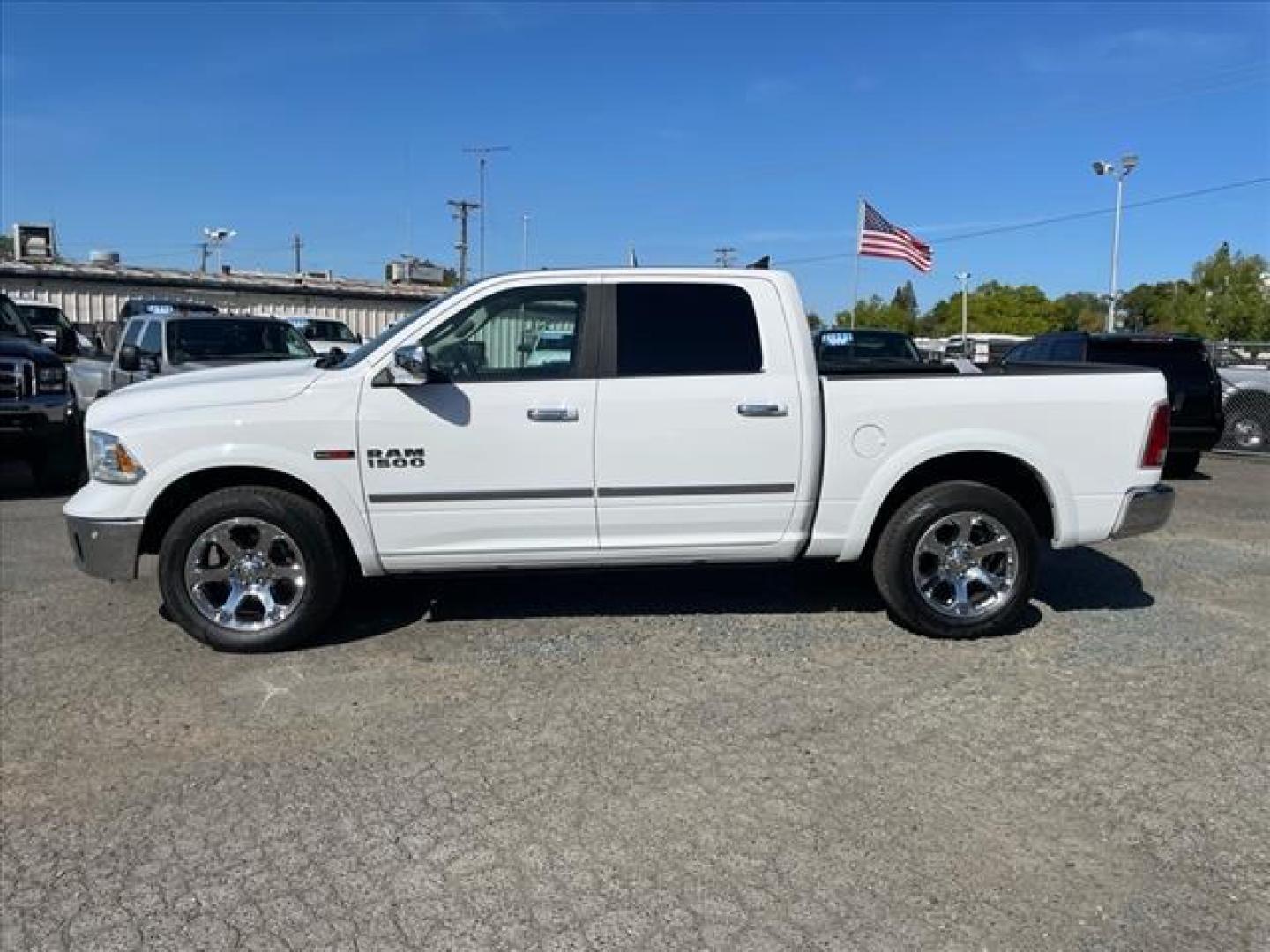 2017 Bright White Clear Coat RAM 1500 Laramie (1C6RR7NM4HS) with an 3.0L EcoDiesel 3.0L Biodiesel Turbo V6 240hp 420ft. lbs. Common Rail Direct Injection engine, 8-Speed Shiftable Automatic transmission, located at 800 Riverside Ave, Roseville, CA, 95678, 916-773-4549 & Toll Free: 866-719-4393, 38.732265, -121.291039 - ECODIESEL CREW CAB 4X4 LARAMIE LEATHER CLEAN CARFAX - Photo#5